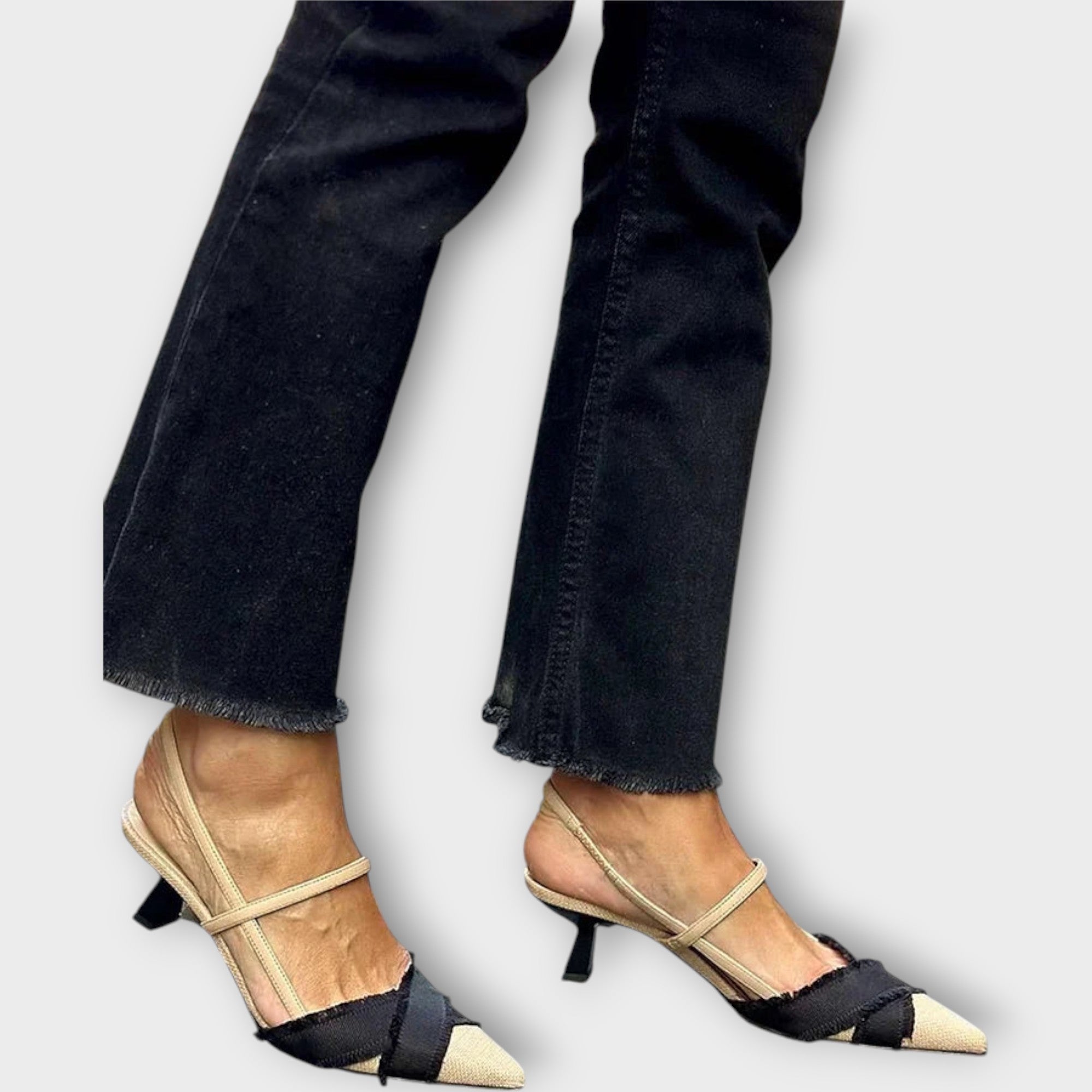 Zapatos elegantes con tira trasera