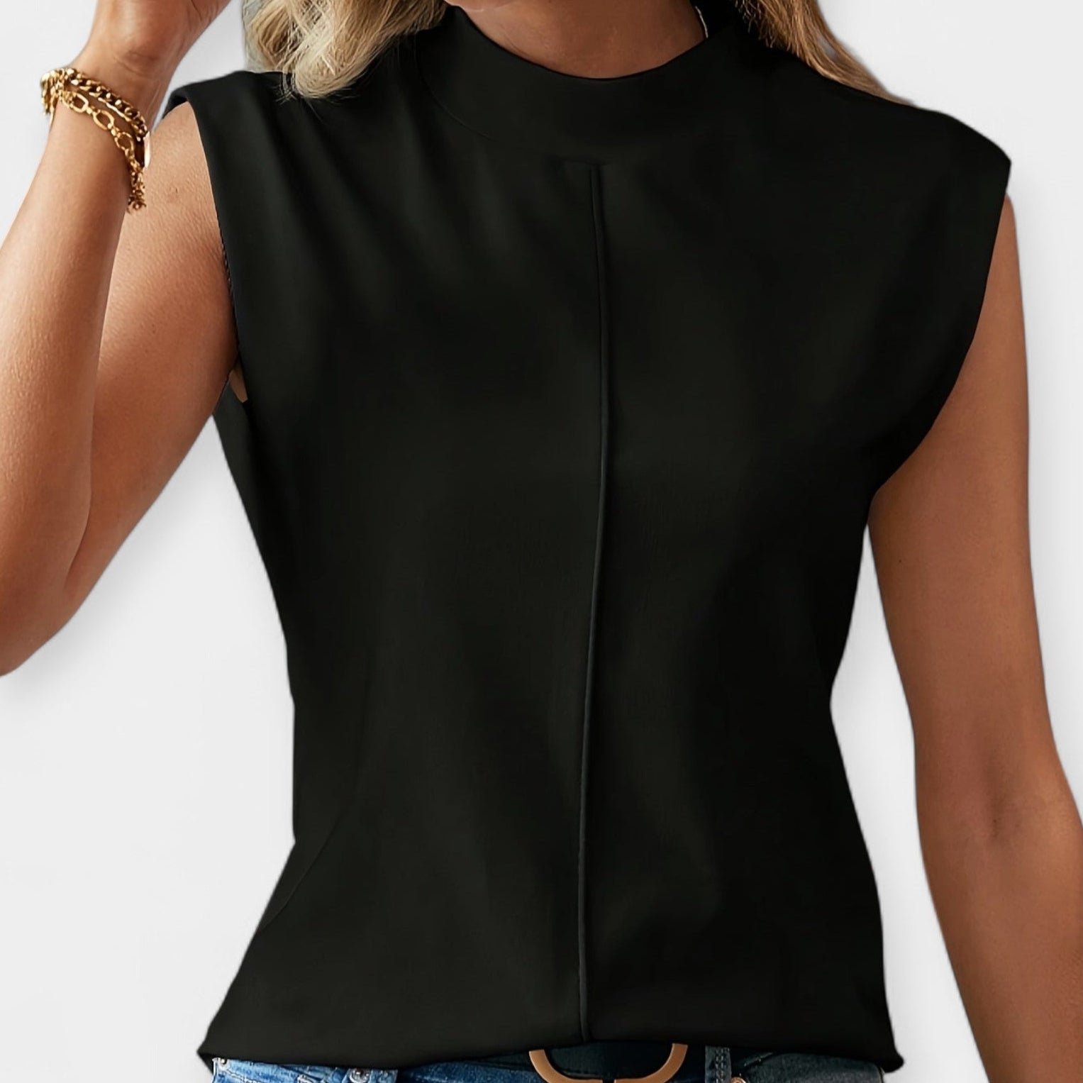 Blusa Minimalista con Cuello Alto