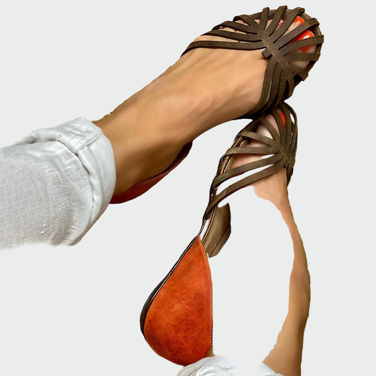 Sandalias con recortes y detalle bicolor