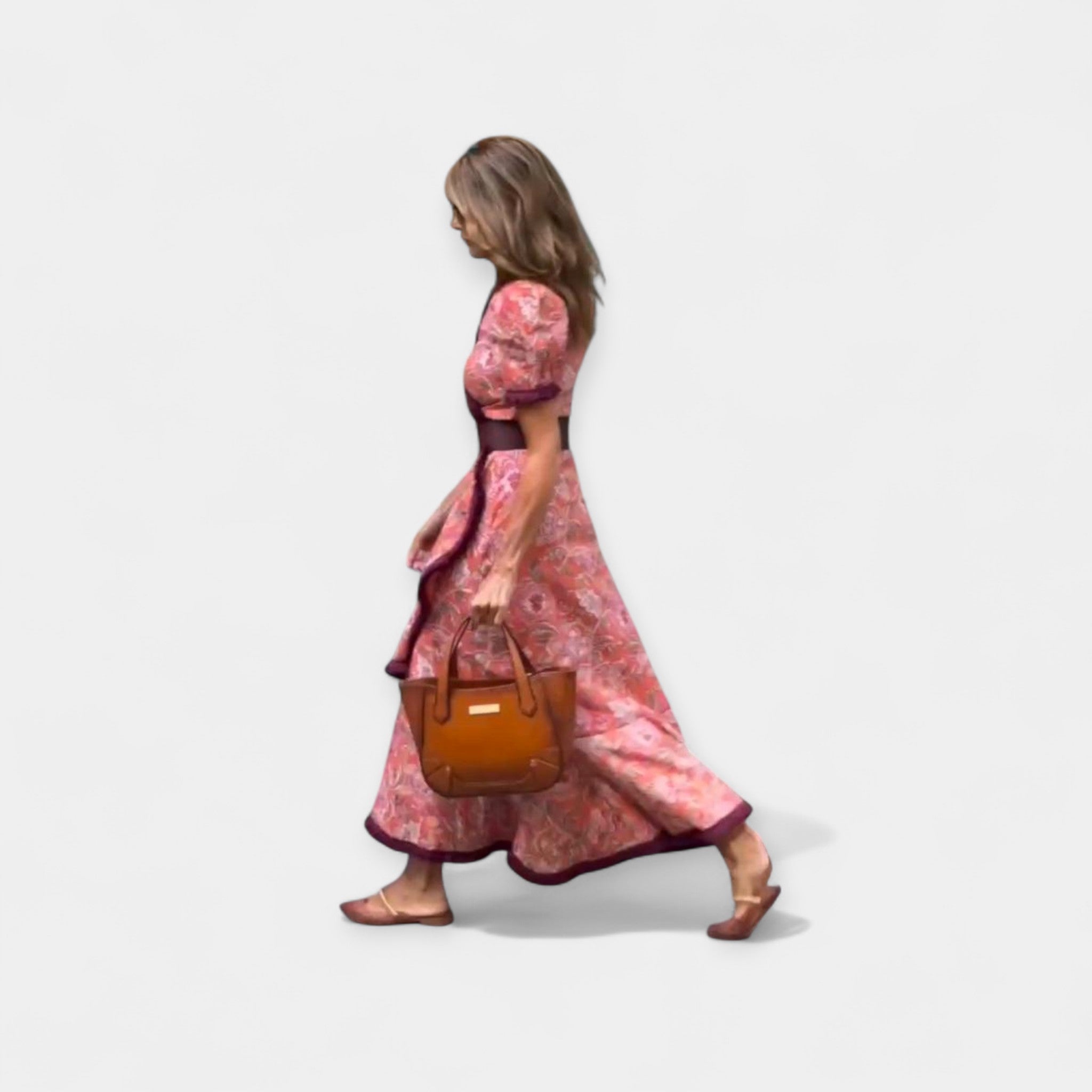 Vestido romántico con cinturón y volantes