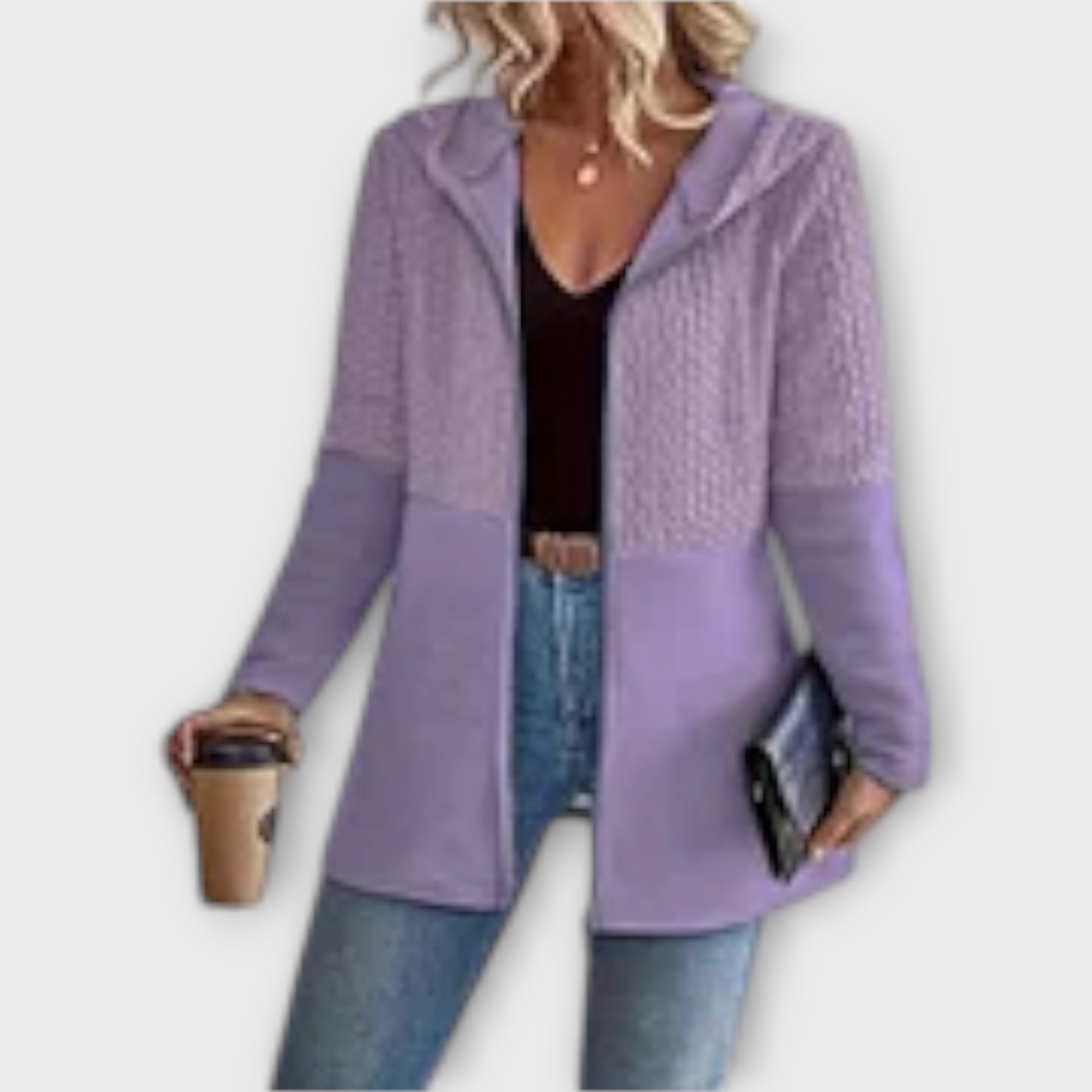 Cárdigan elegante con capucha y detalles modernos