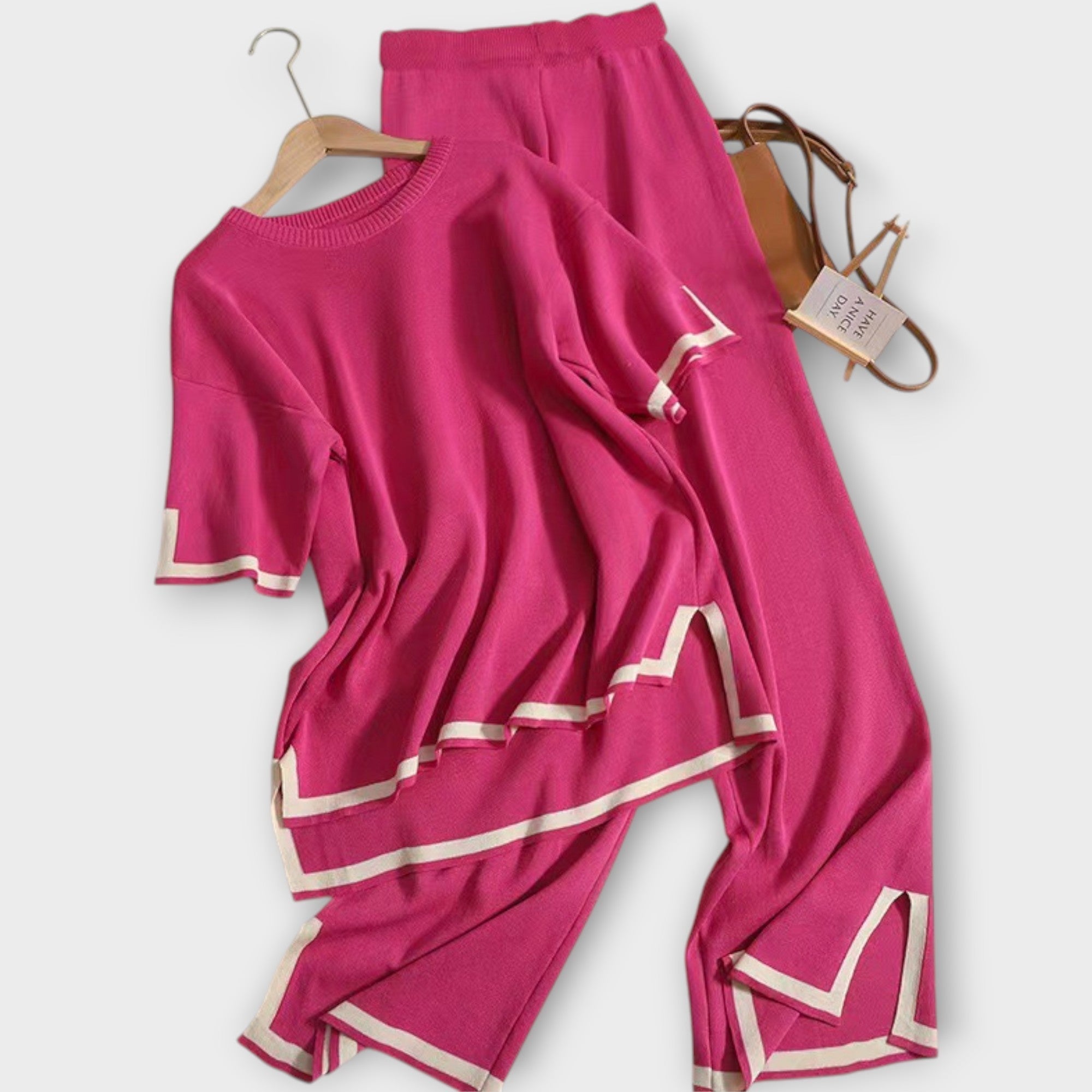 Conjunto de punto con mangas cortas y corte holgado