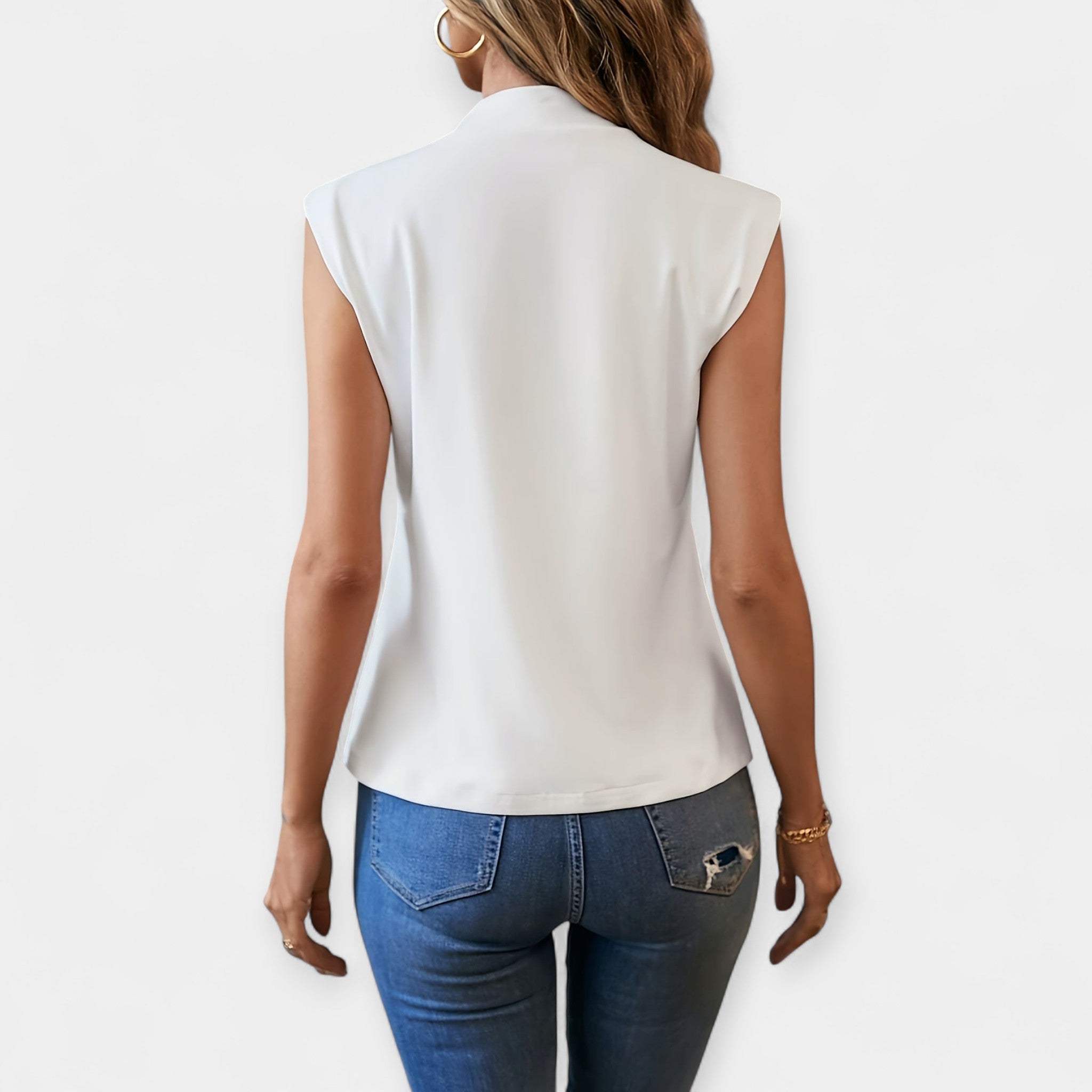 Blusa Minimalista con Cuello Alto