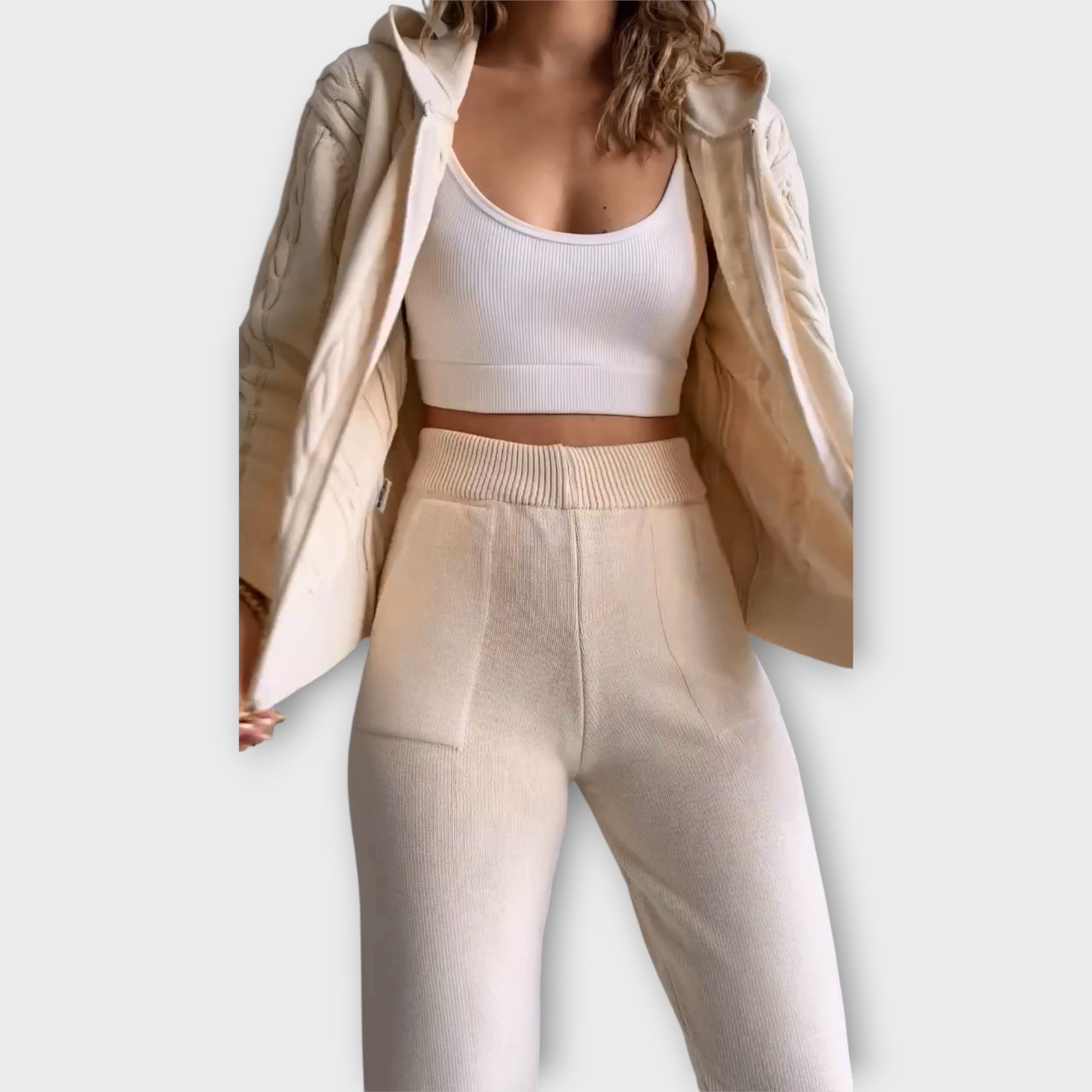 Conjunto de punto con capucha y chaqueta