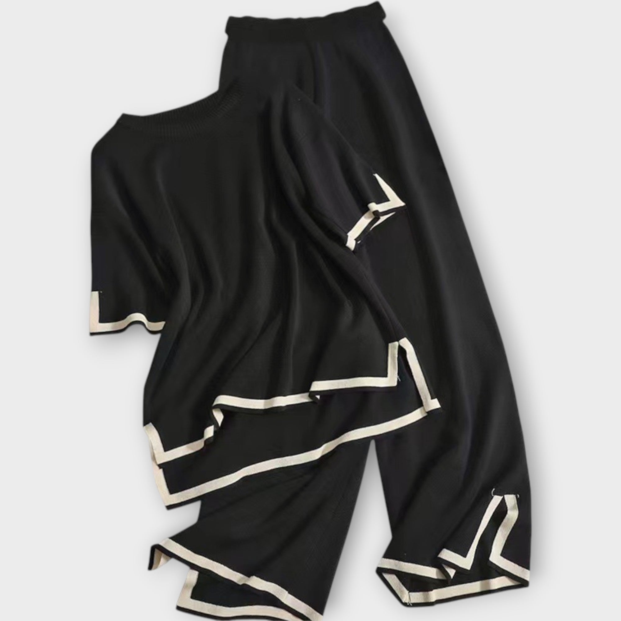 Conjunto de punto con mangas cortas y corte holgado