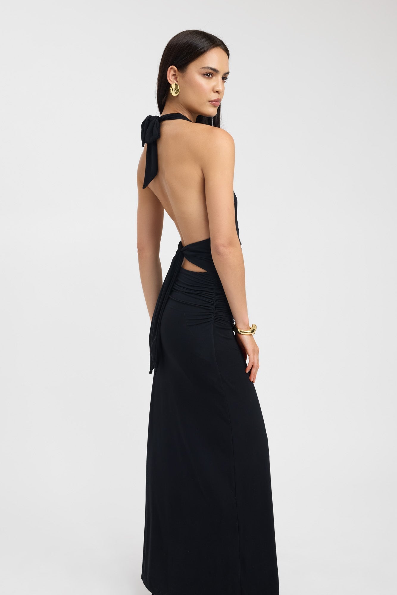 Lerato – Vestido Largo Elegante con Cuello Halter