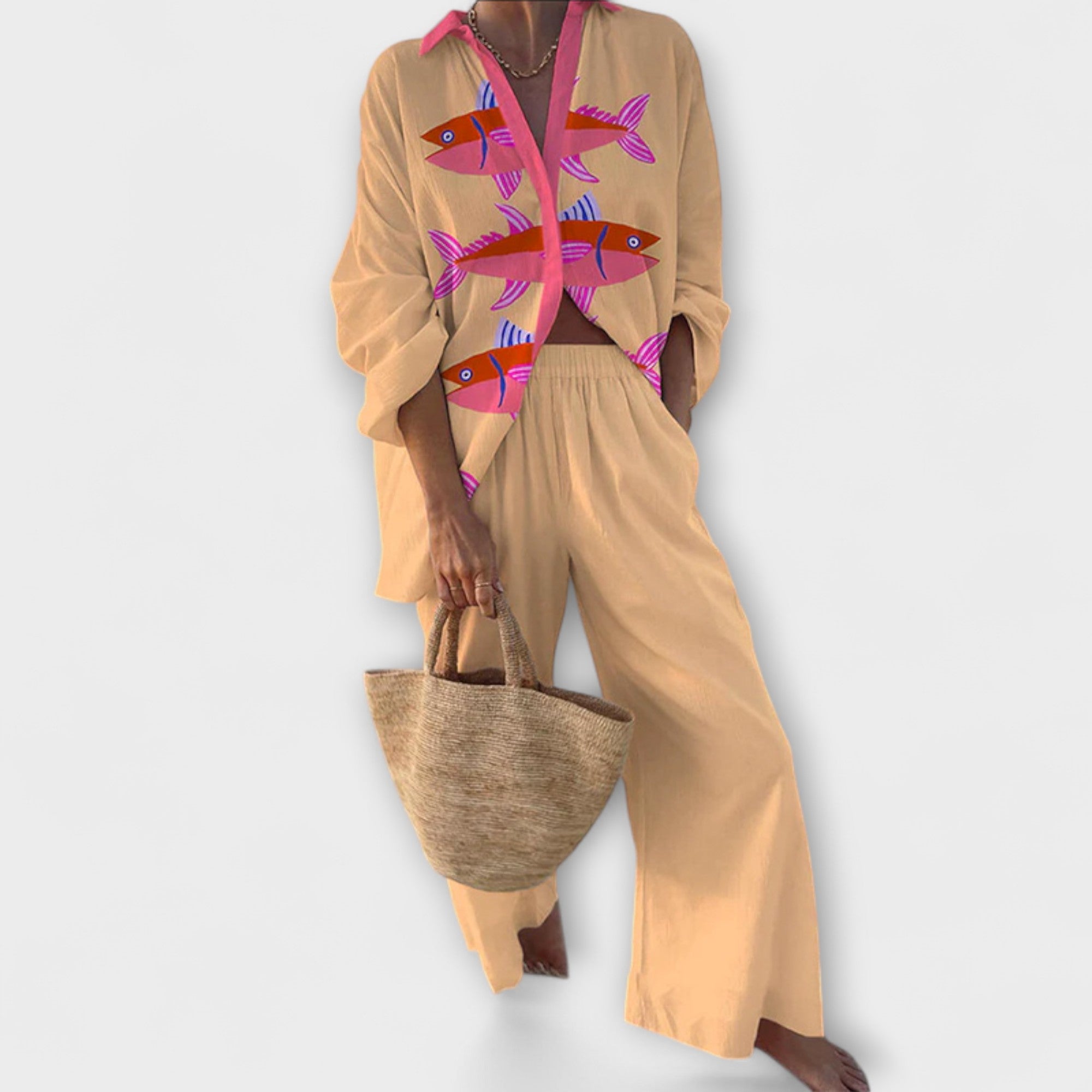 Traje con estampado de peces