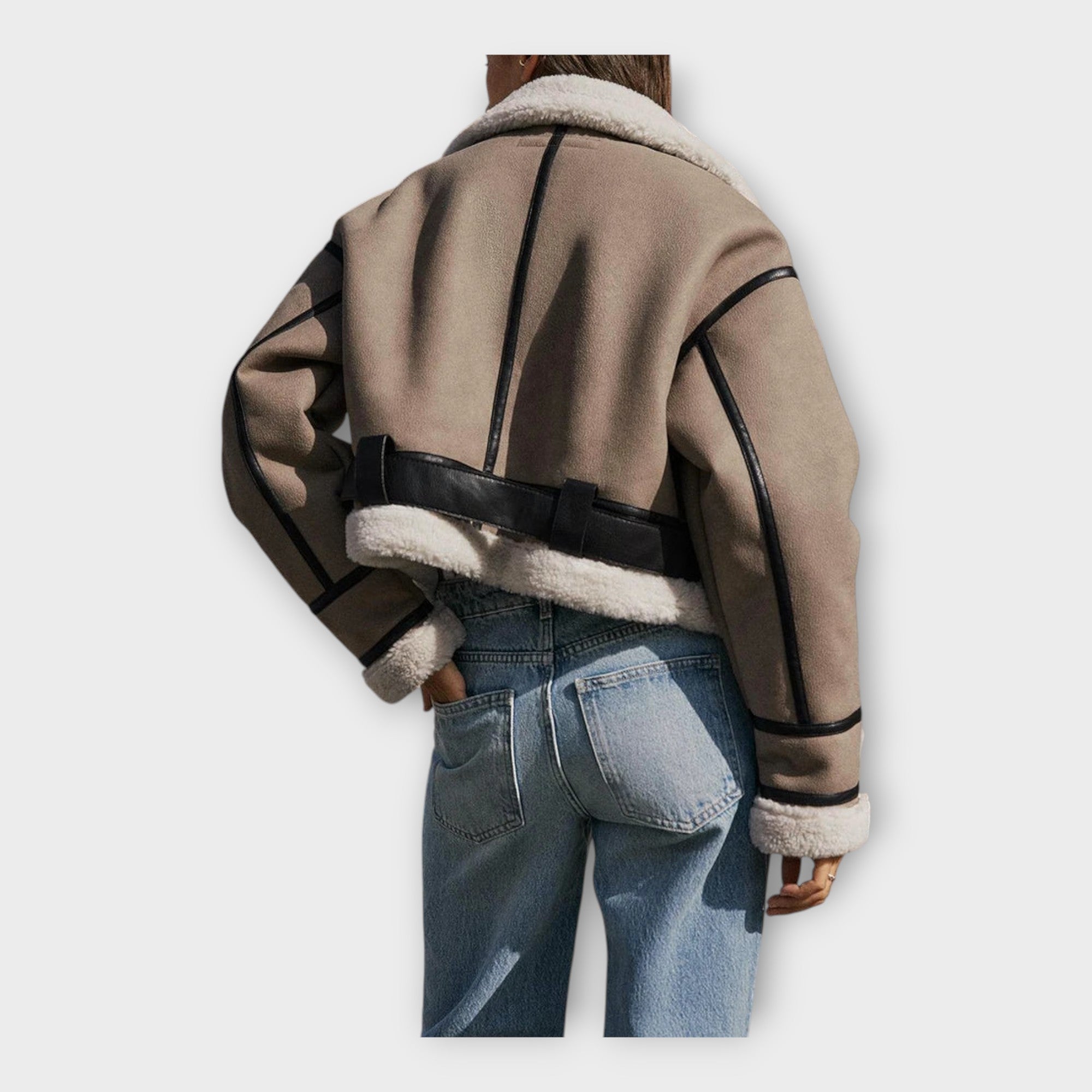 Chaqueta de cuero con forro y cinturón