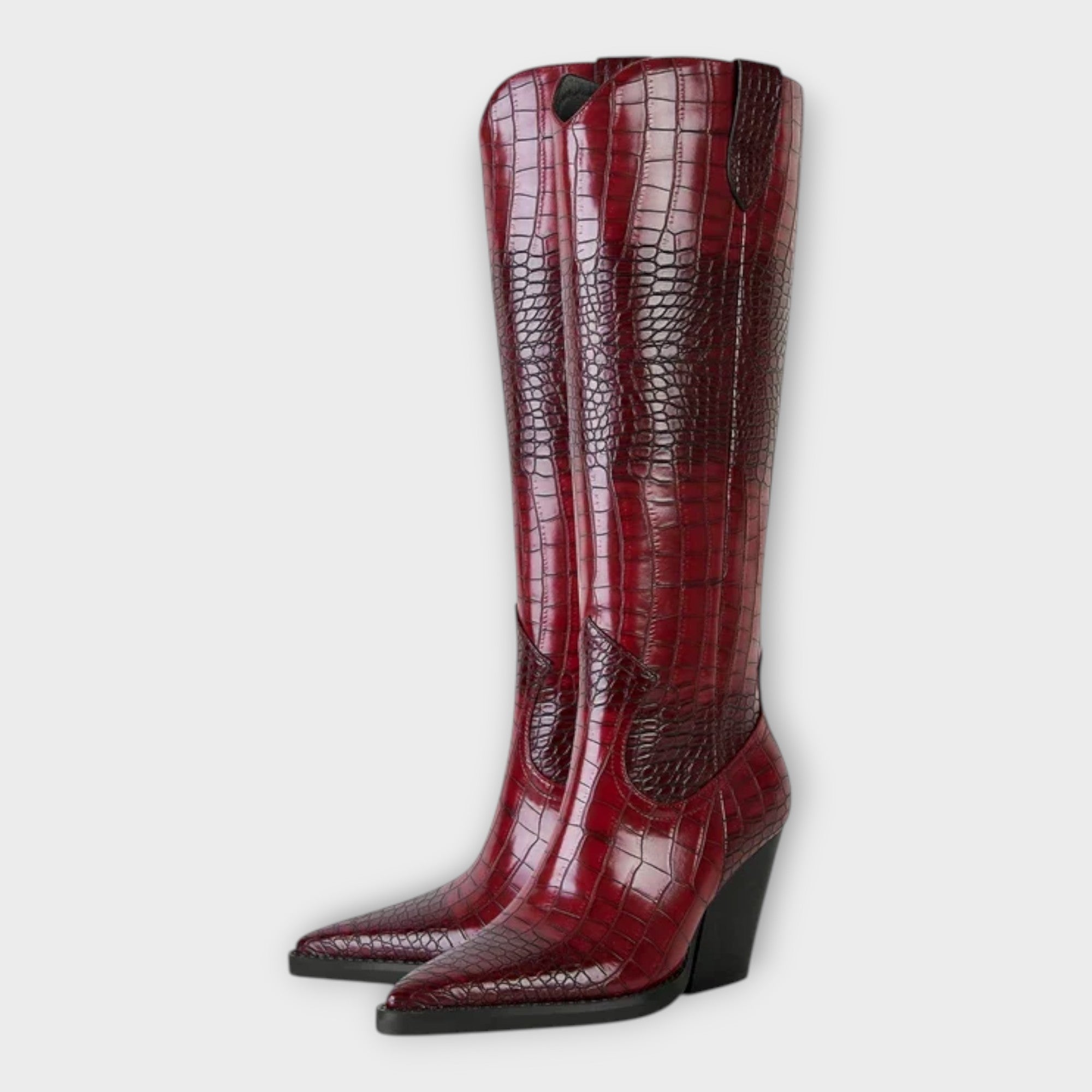 Botas con estampado de cocodrilo y tacón elegante