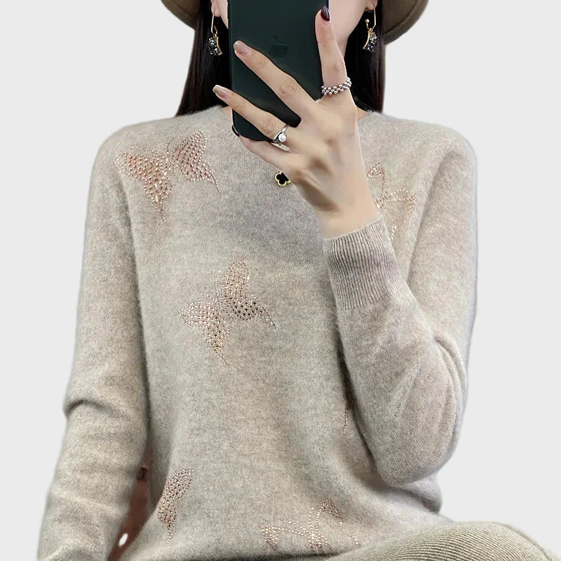 Cuello alto de punto con diseño de mariposa