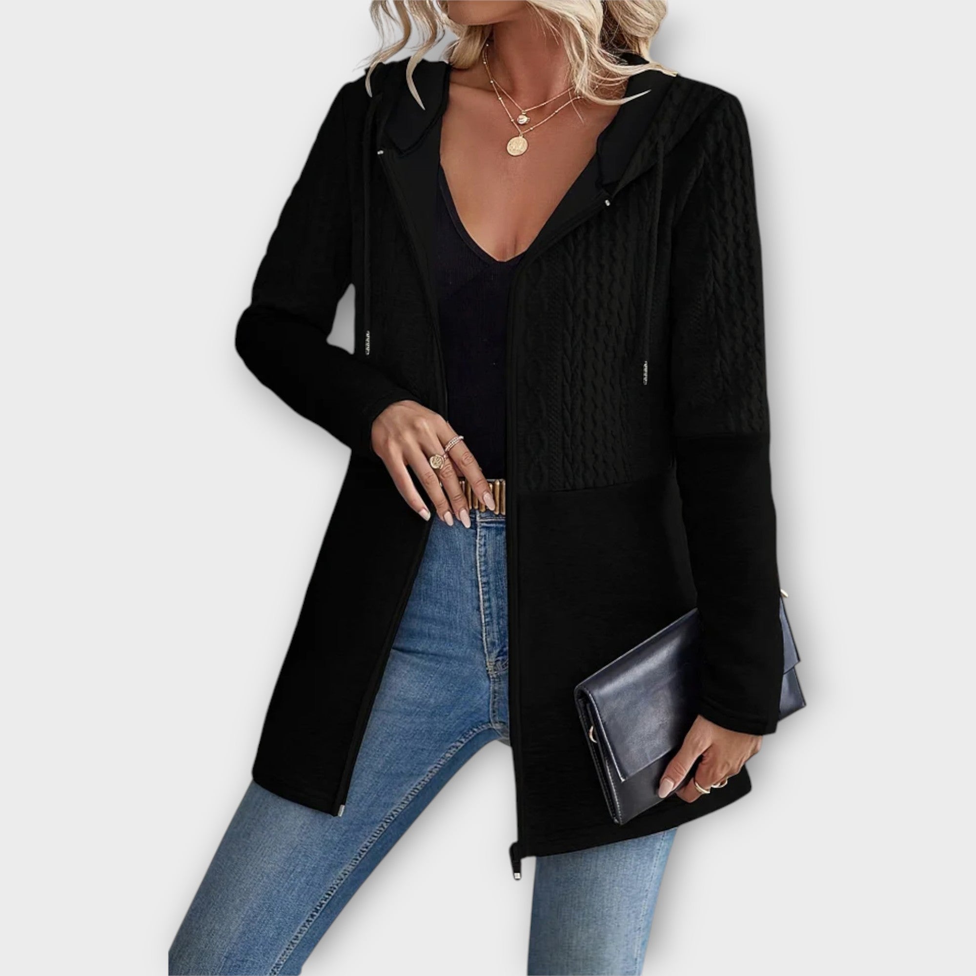 Cárdigan elegante con capucha y detalles modernos