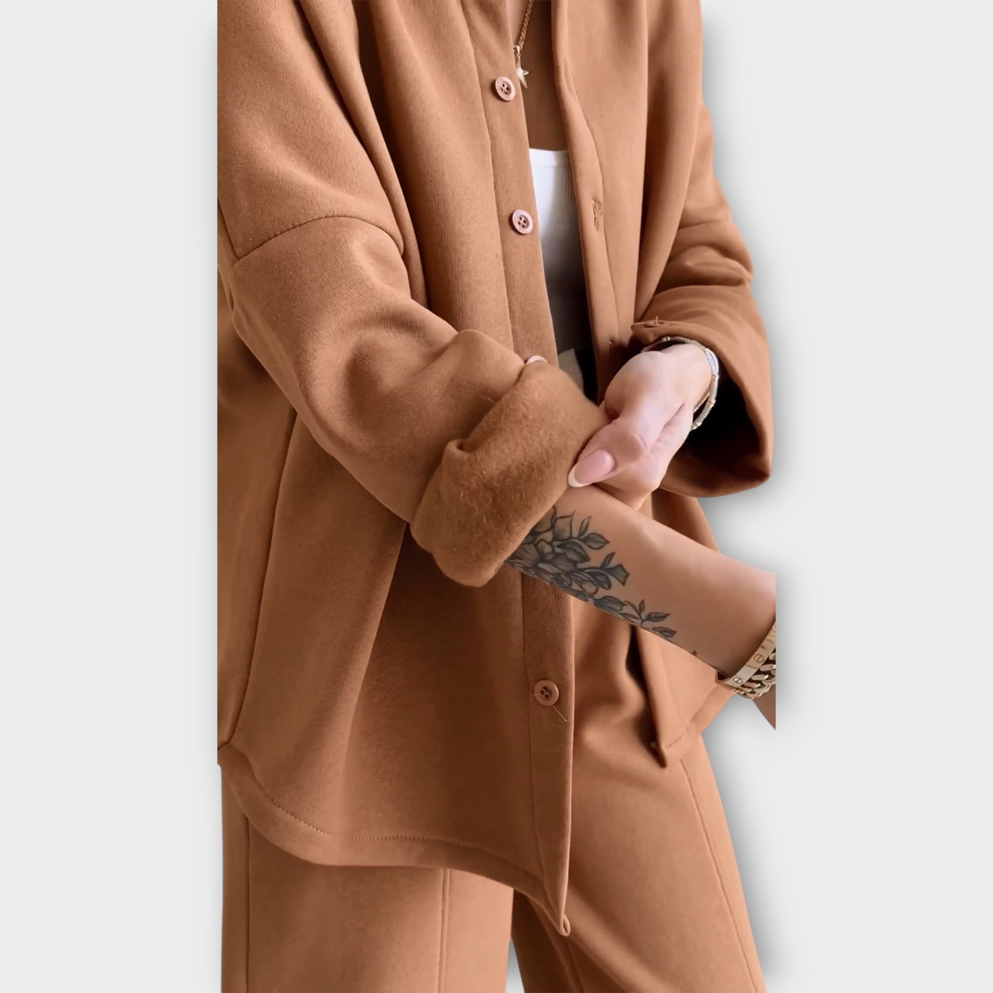 Conjunto con Botones y Línea Elegante