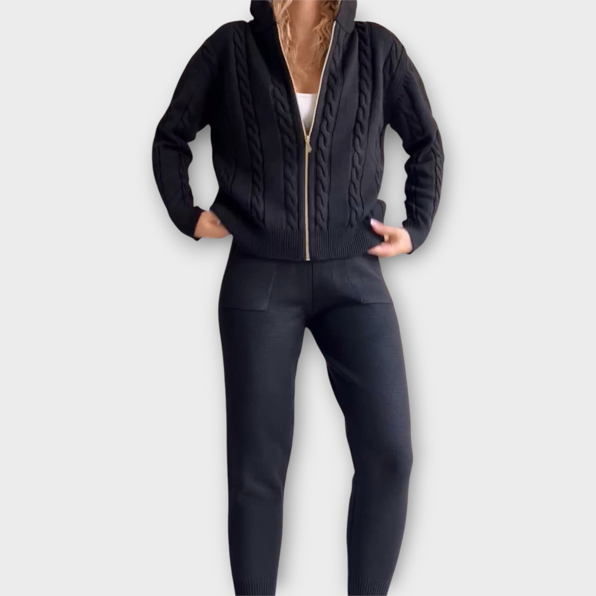 Conjunto de punto con capucha y chaqueta