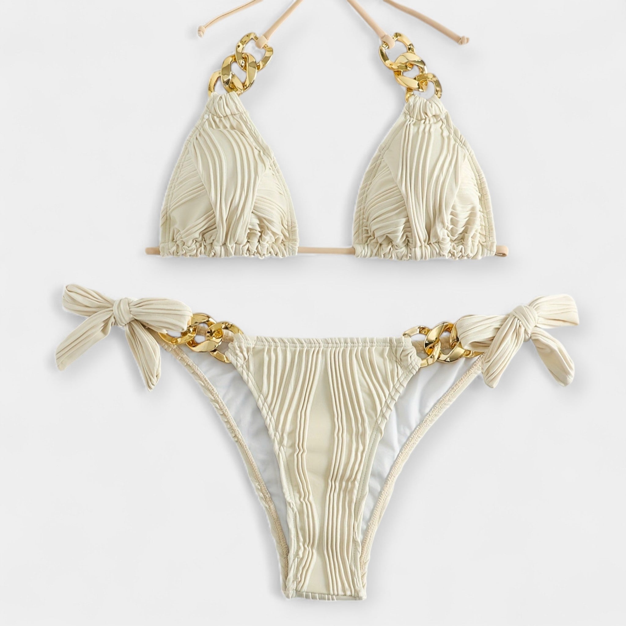 Bikini Moderno con Detalles Dorados