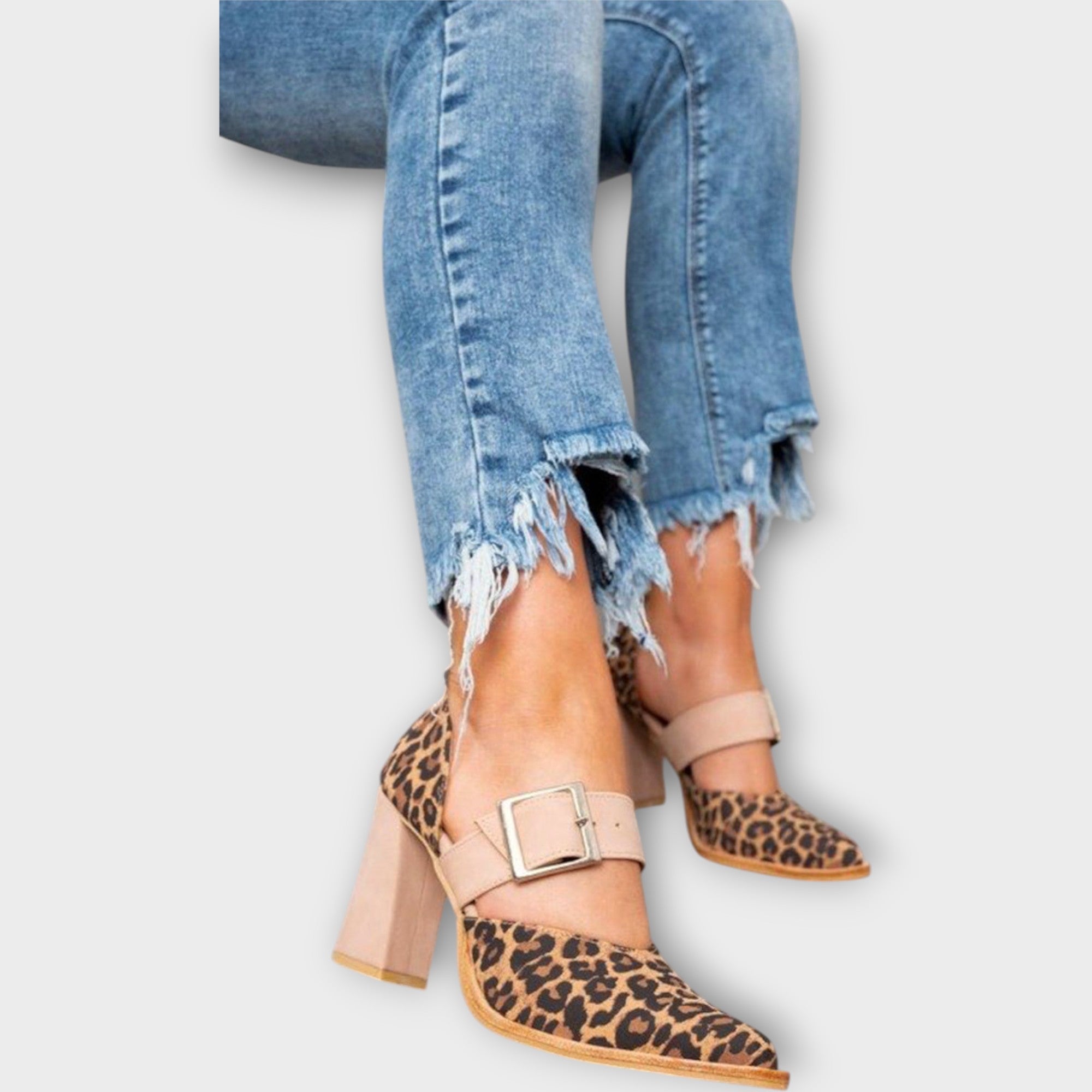 Sandalias de león con tacón fijo