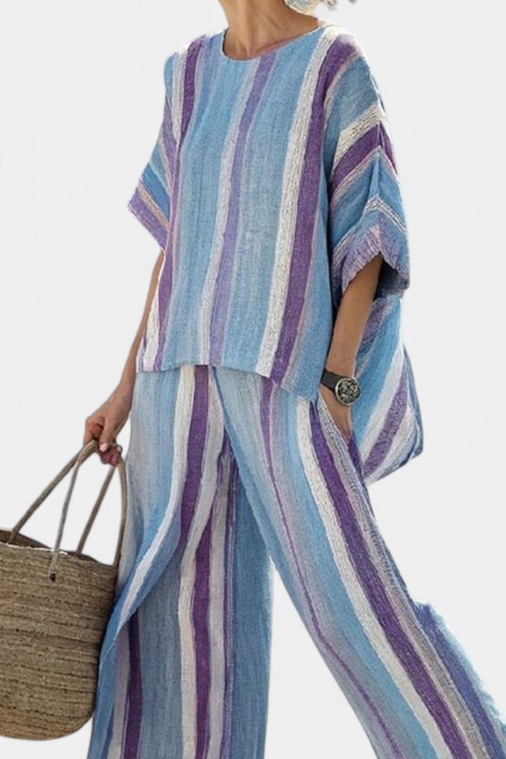 Elegante conjunto de rayas Daisy en tonos malva y azul claro para un look sofisticado.