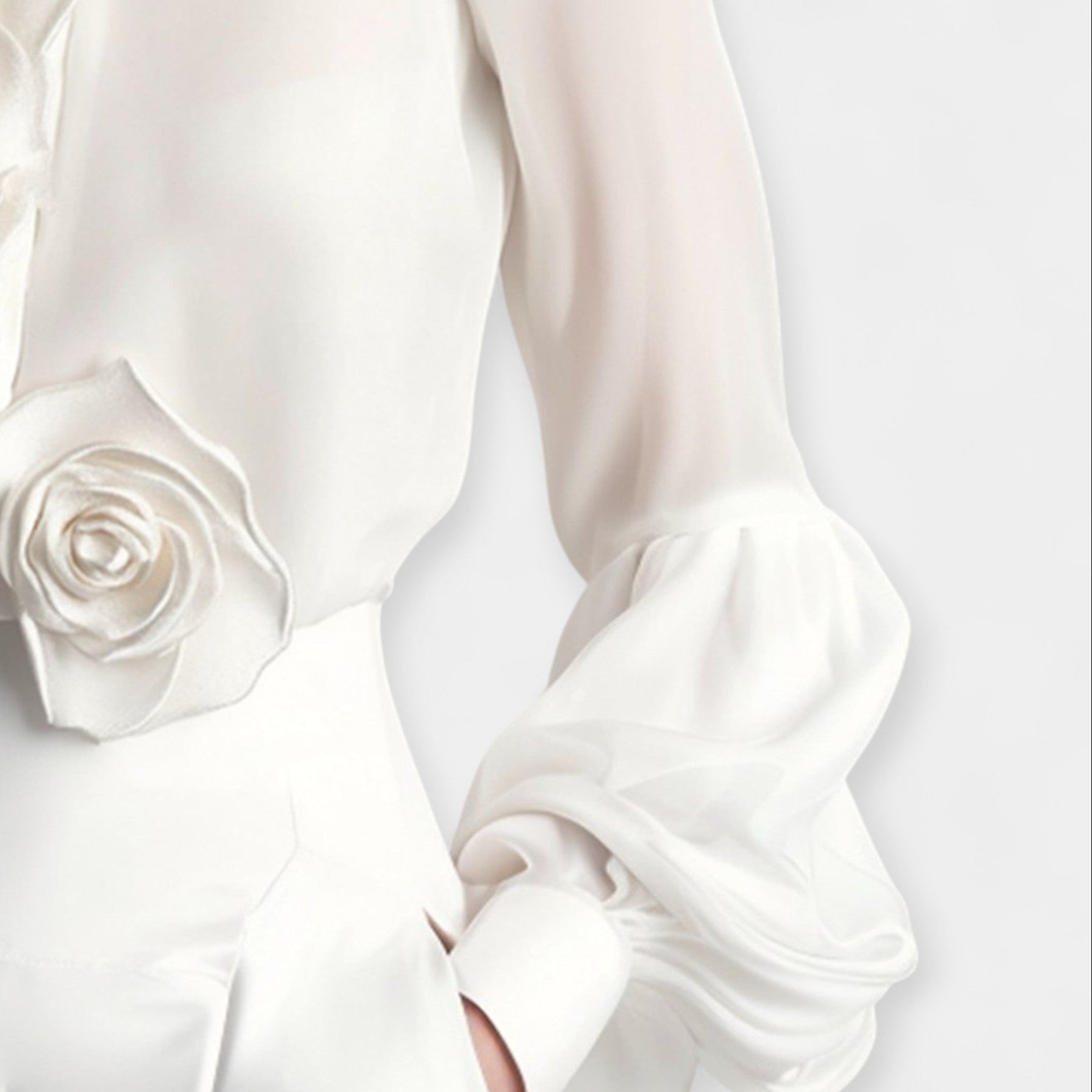 Blusa Blanca con Rosas 3D