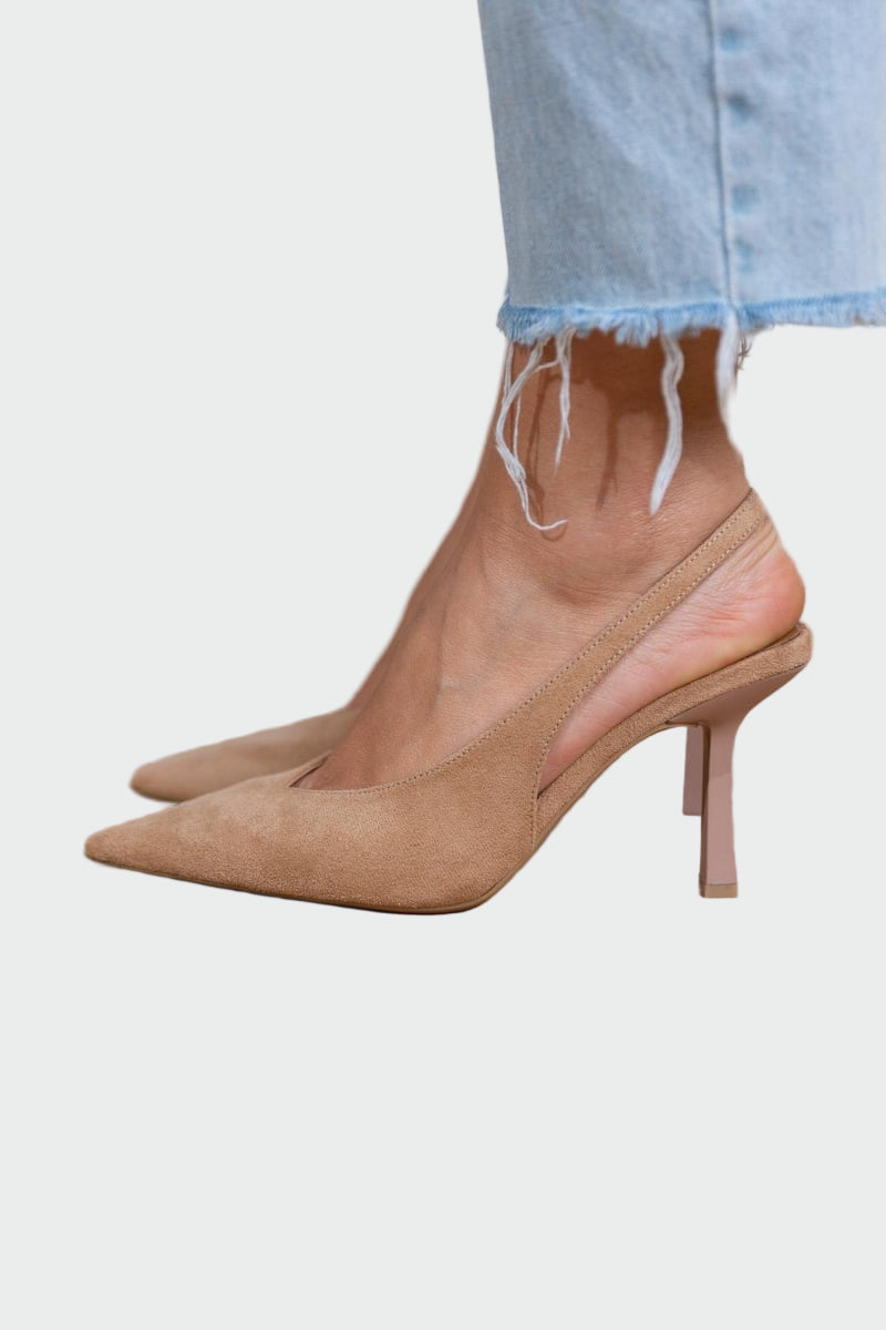 Tacones con tira en la parte posterior