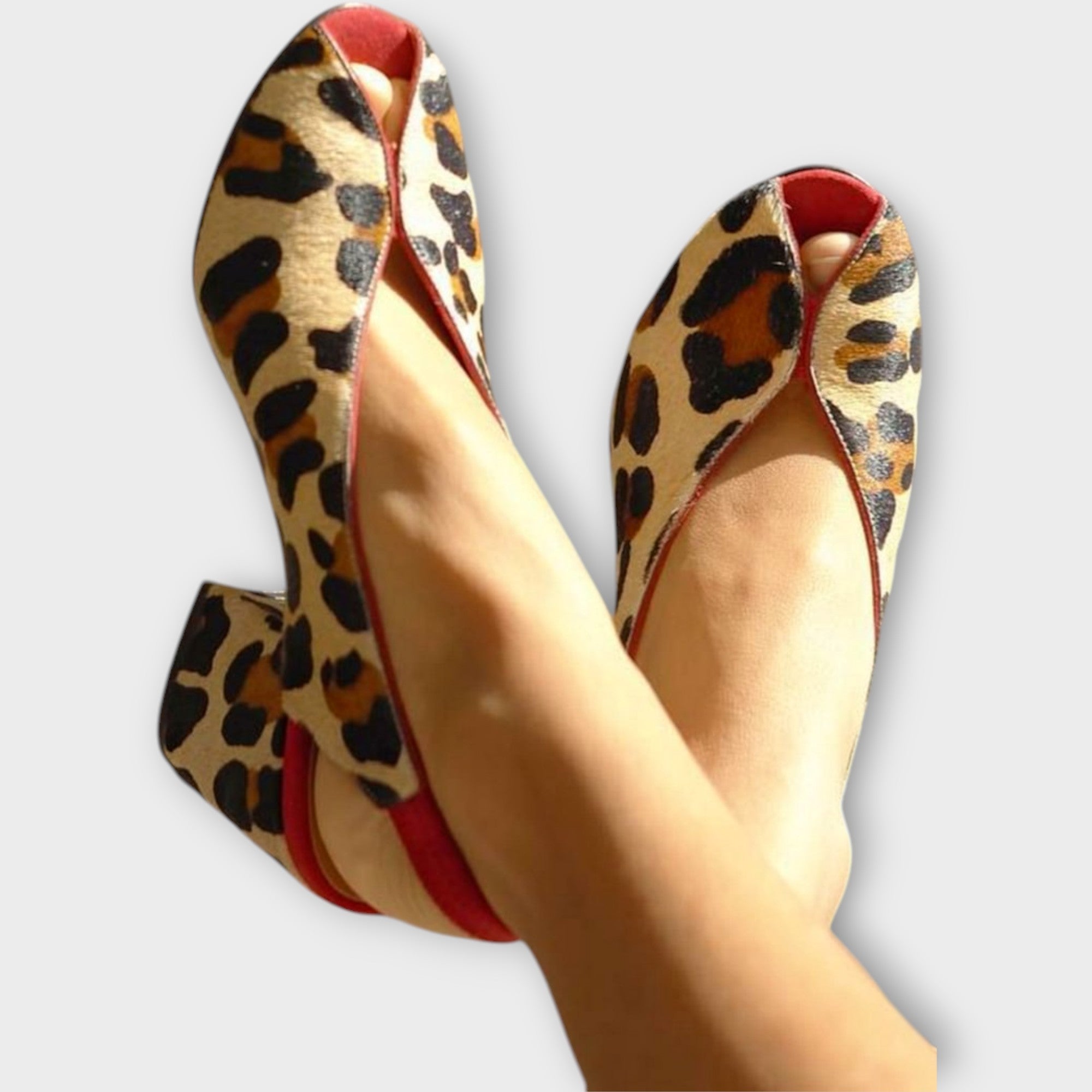 Sandalias de tacón con estampado de leopardo
