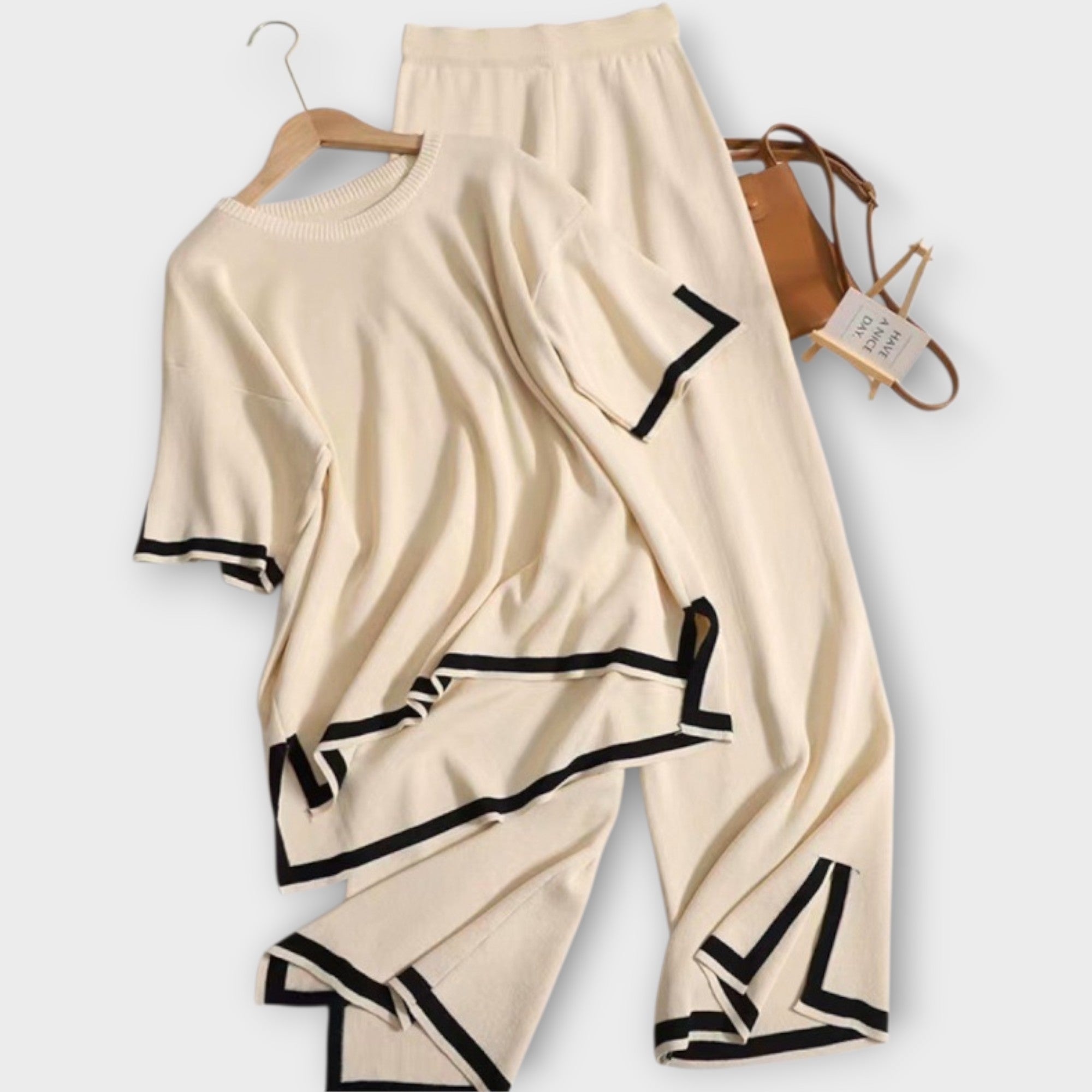 Conjunto de punto con mangas cortas y corte holgado