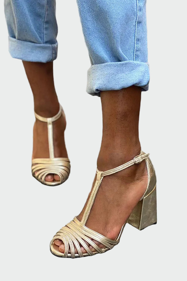 Sandalias elegantes con tiras en T