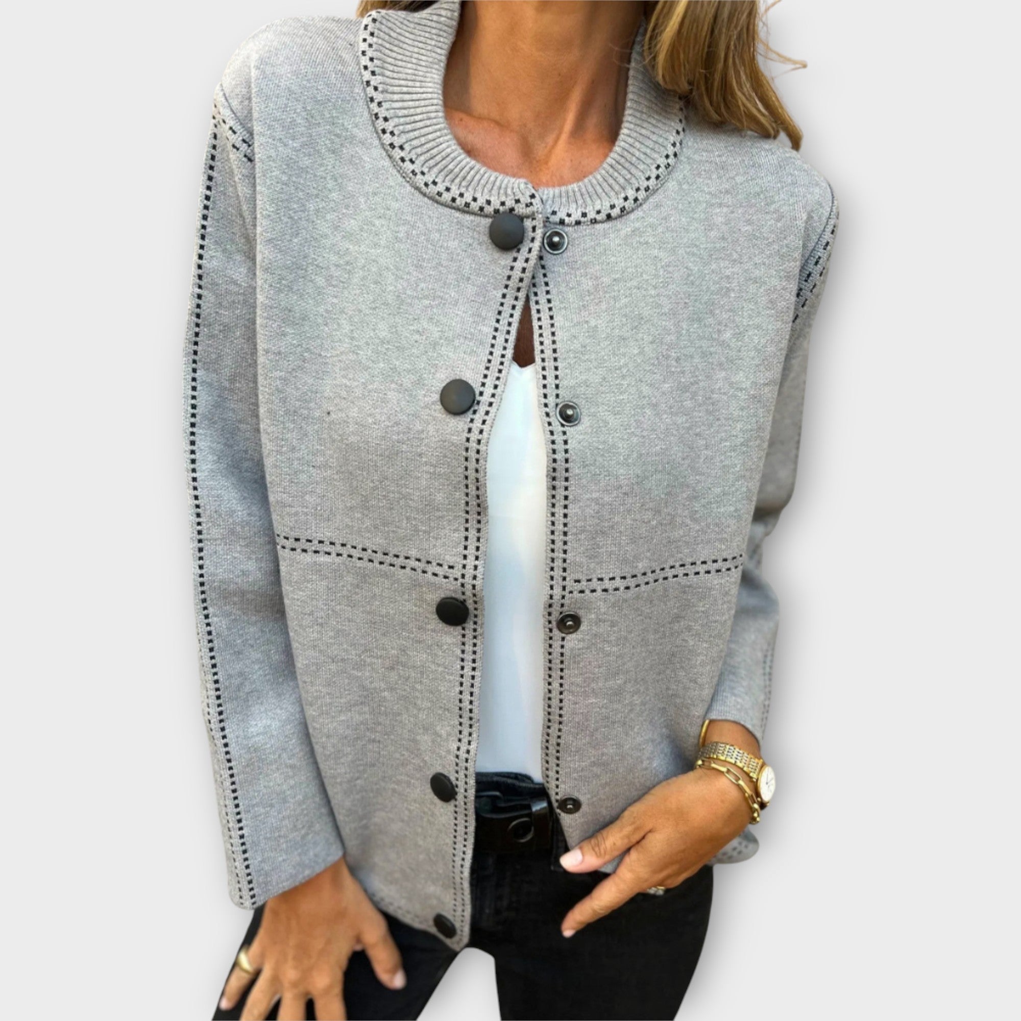 Chaqueta elegante con detalles discretos