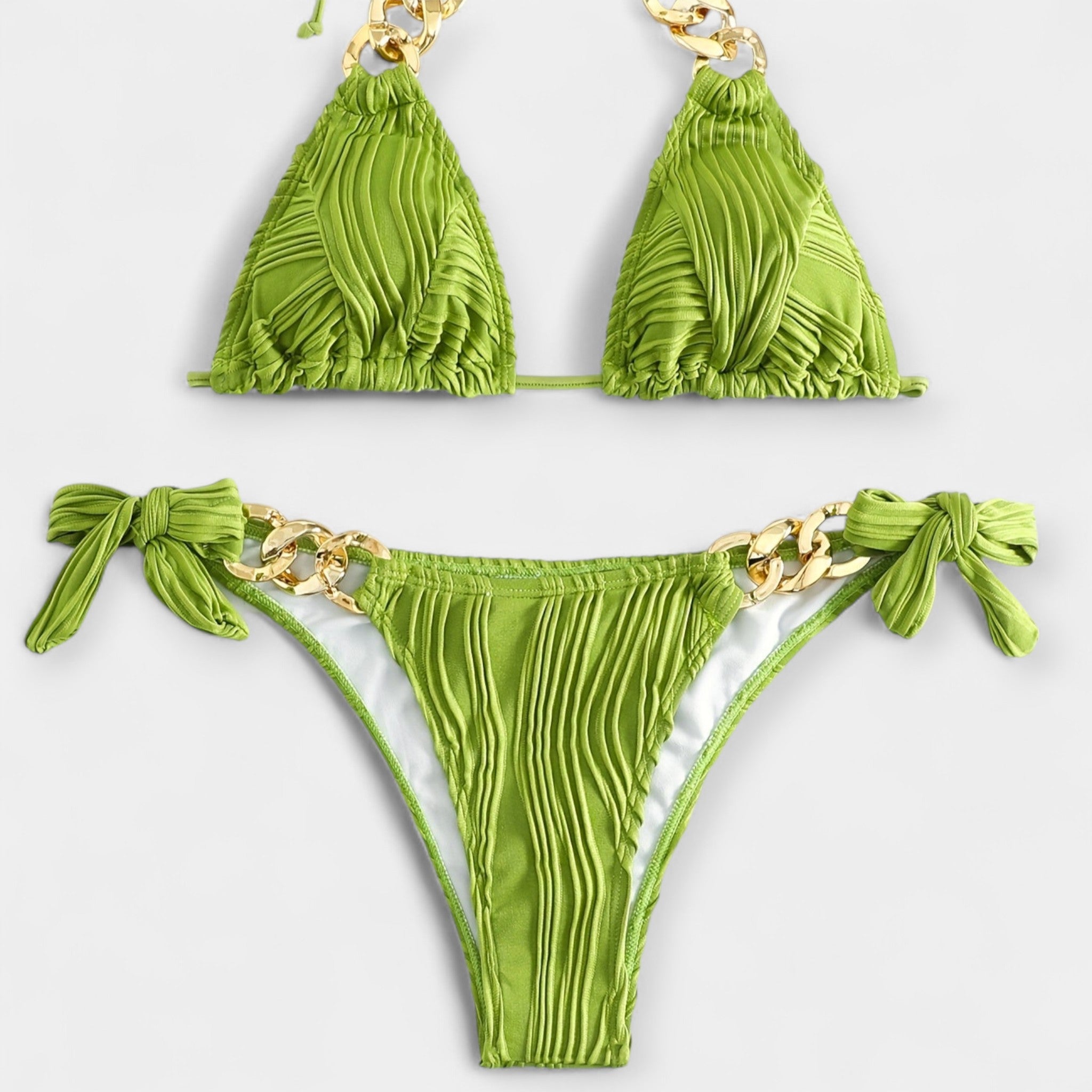 Bikini Moderno con Detalles Dorados