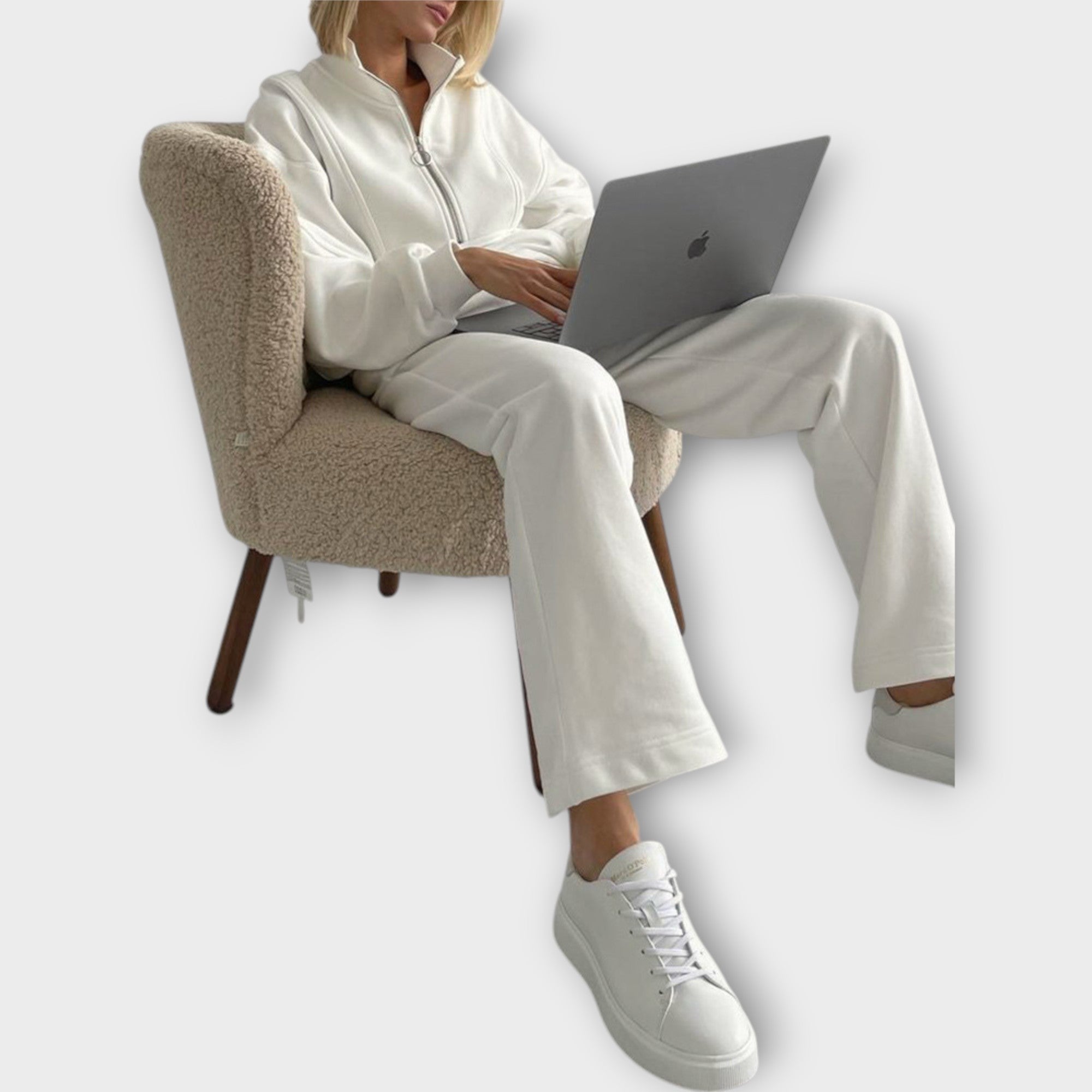 Conjunto con cremallera y estética minimalista