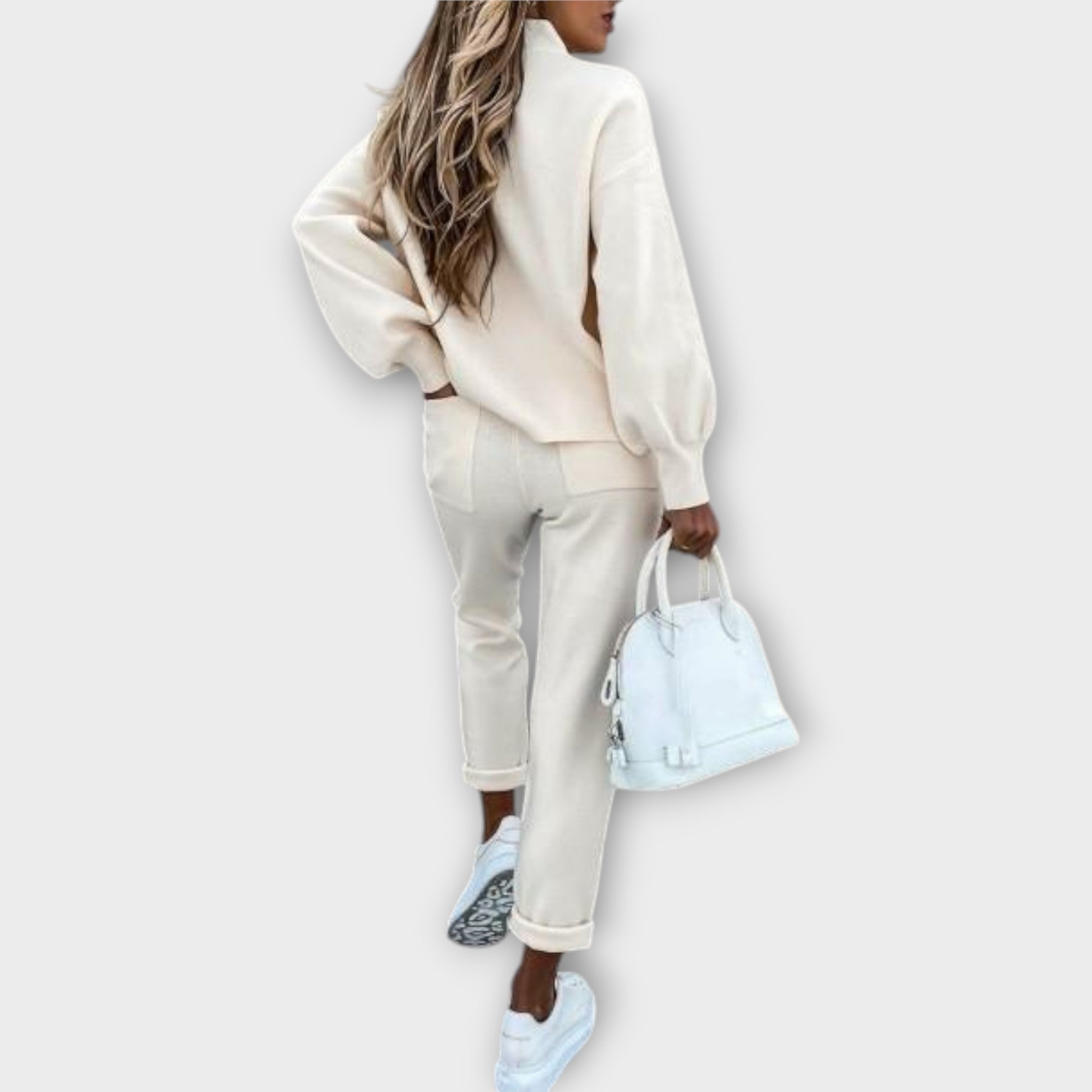 Conjunto con ajuste cómodo y refinamiento atemporal