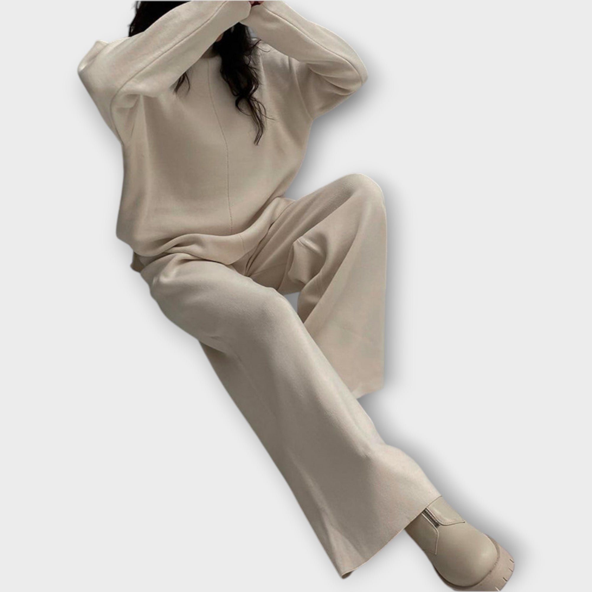 Conjunto de línea relajada y estética minimalista