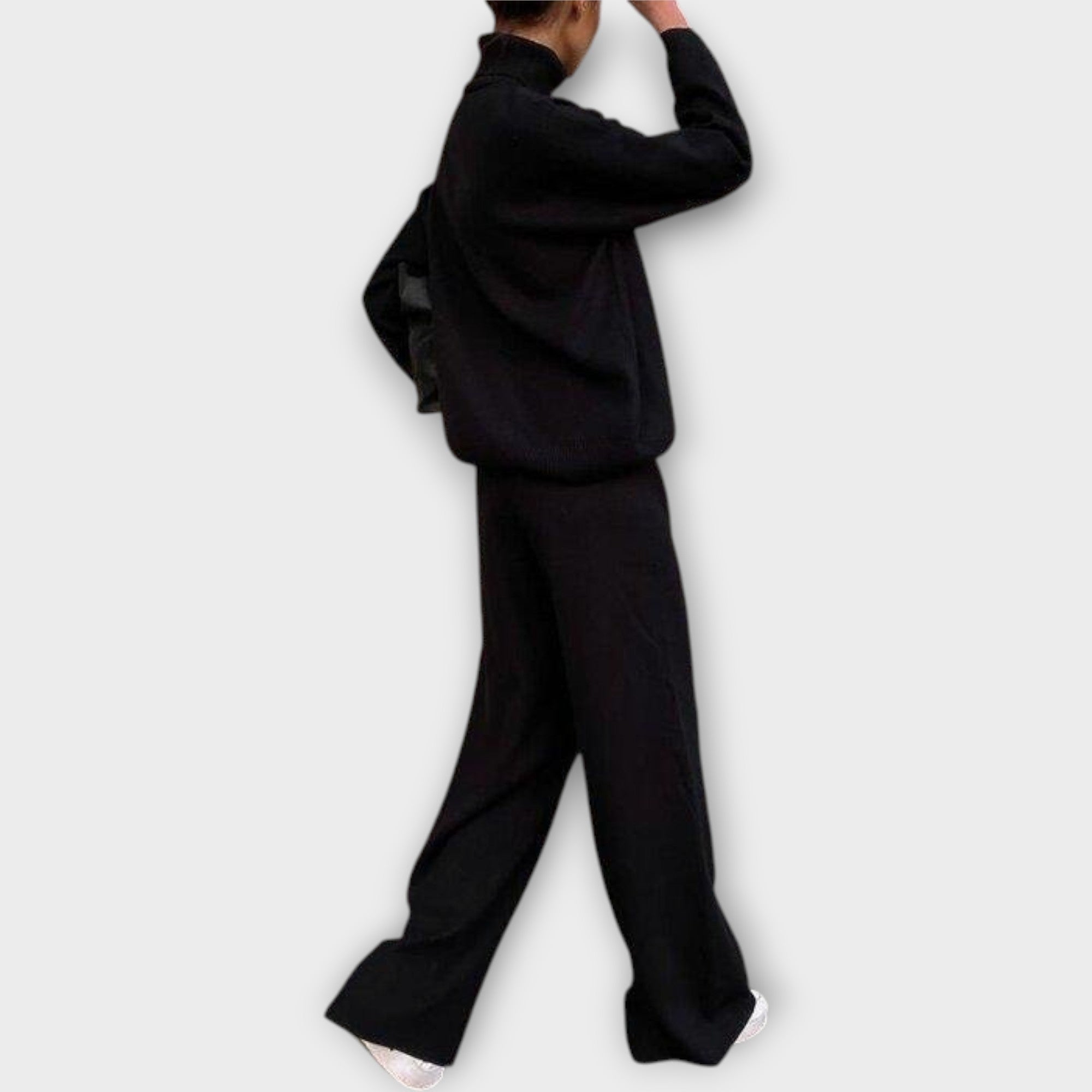 Conjunto de punto con cuello alto y pantalón