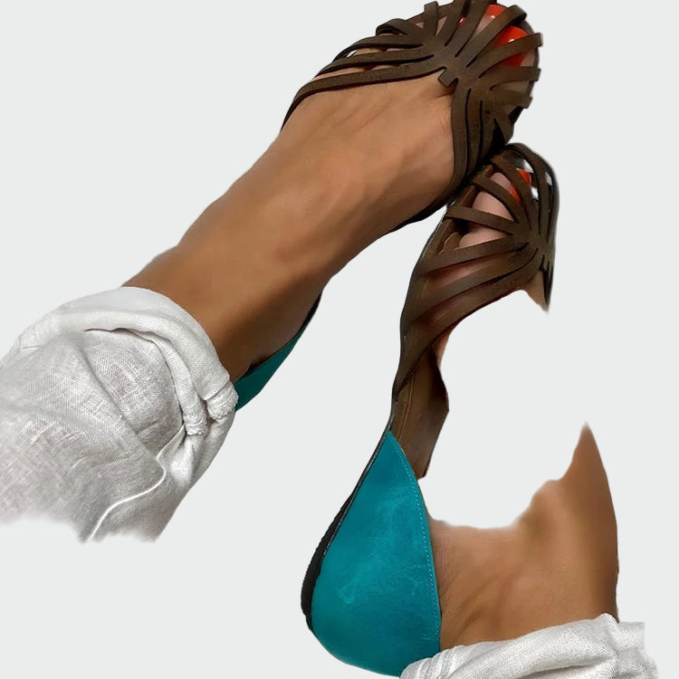 Sandalias con recortes y detalle bicolor