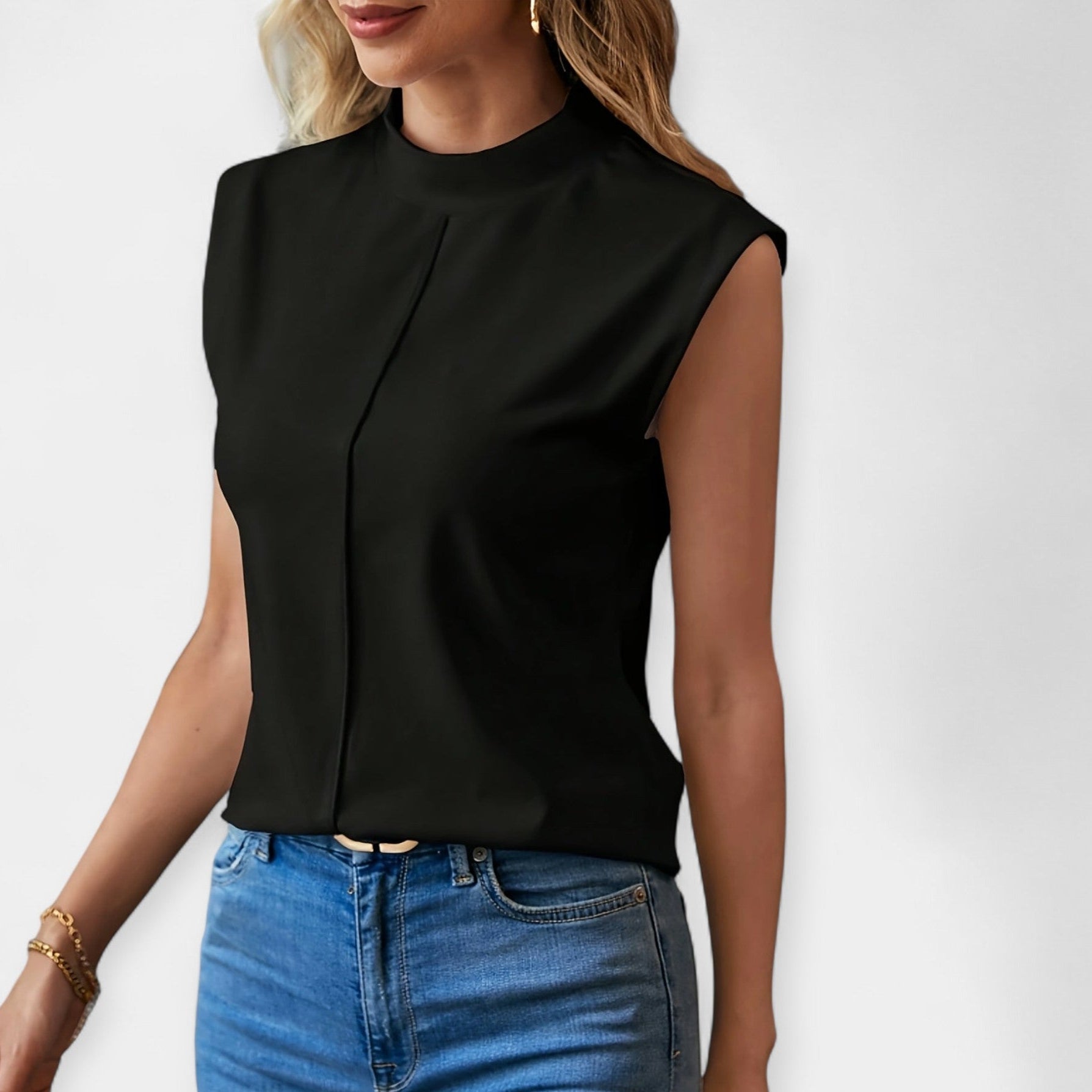 Blusa Minimalista con Cuello Alto