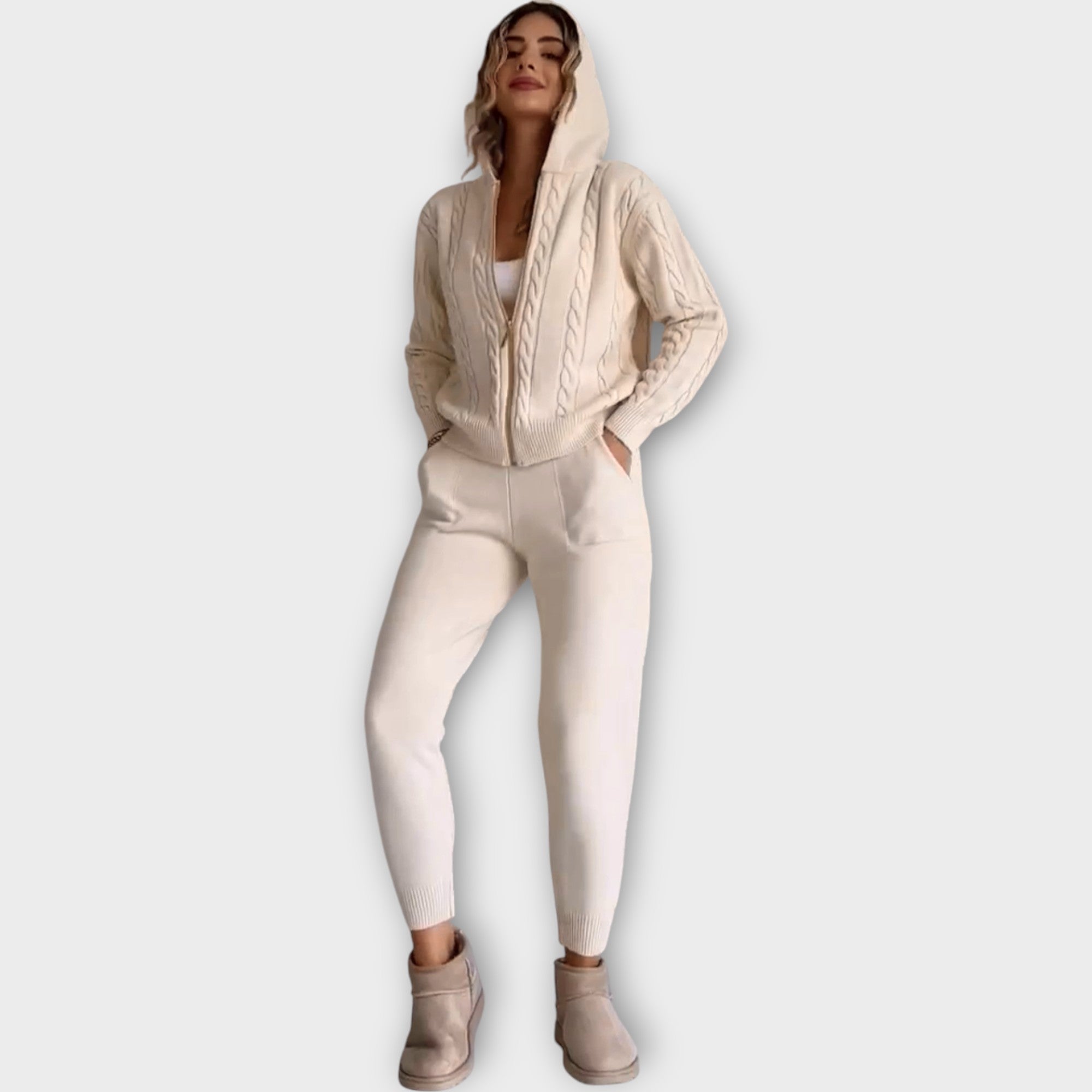 Conjunto de punto con capucha y chaqueta