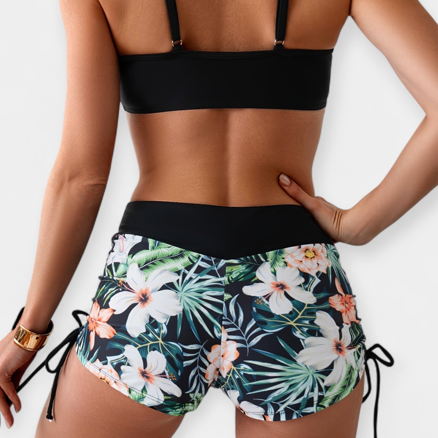 Bikini Tropical con Detalles Ajustables