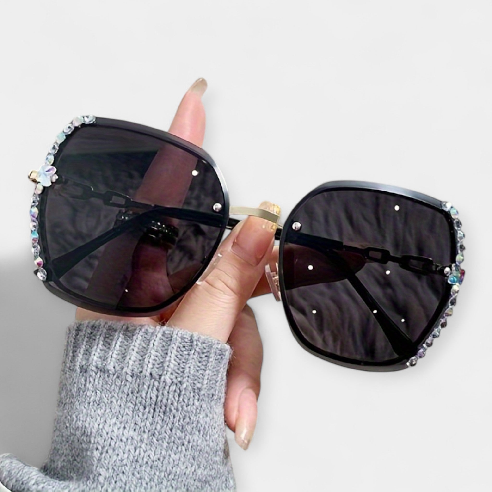 Gafas Modernas con Detalles Metálicos