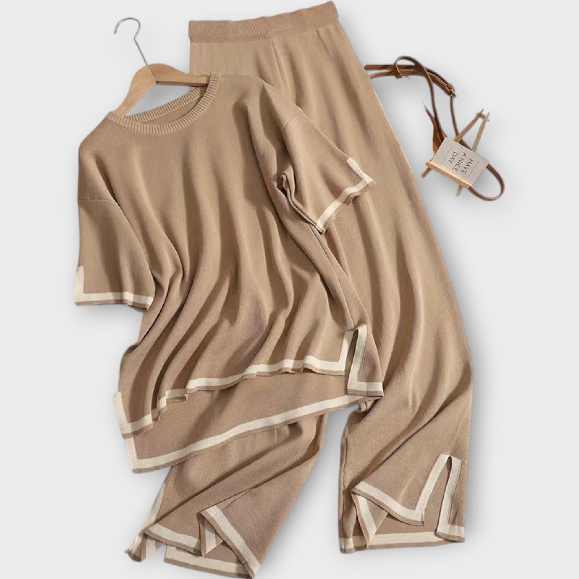 Conjunto de punto con mangas cortas y corte holgado