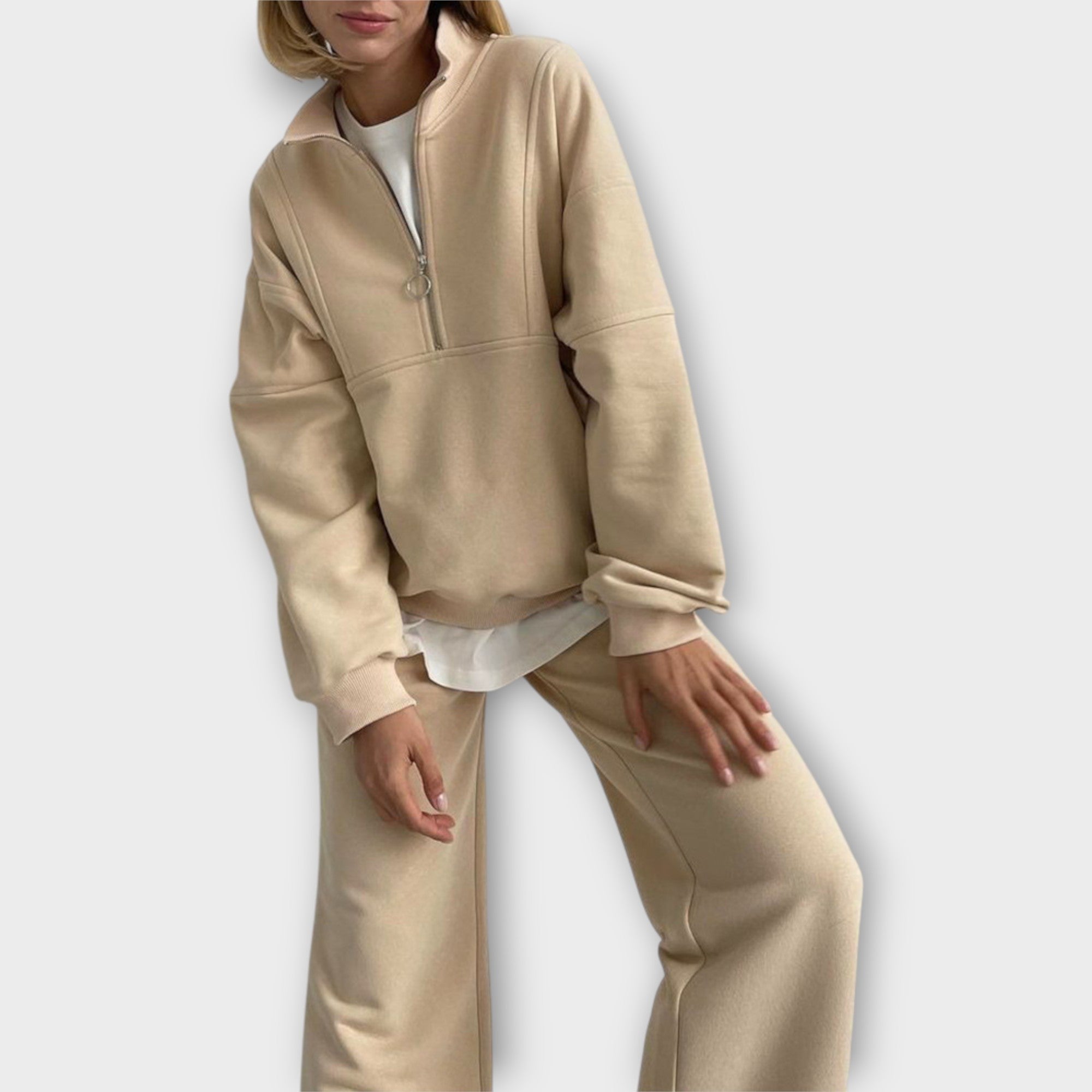 Conjunto con cremallera y estética minimalista