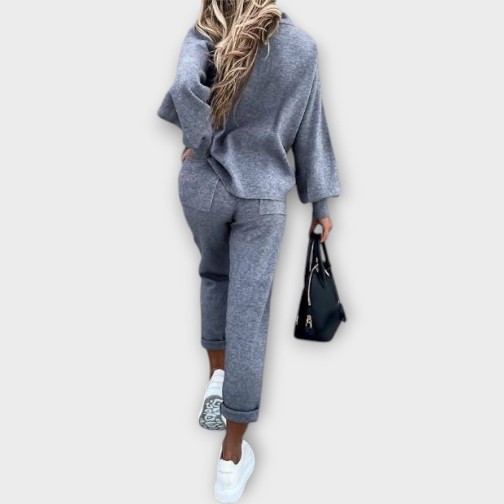 Conjunto con ajuste cómodo y refinamiento atemporal