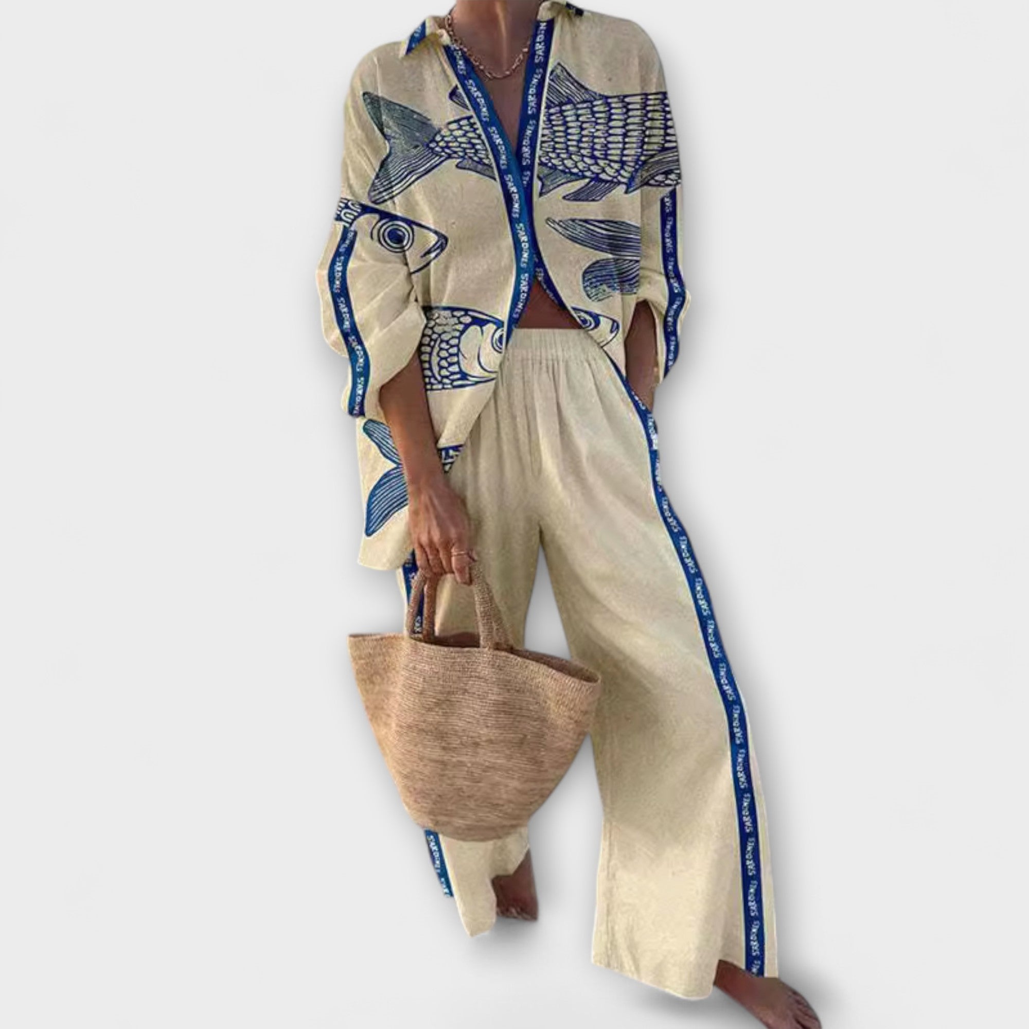 Look relajado con estampado de peces
