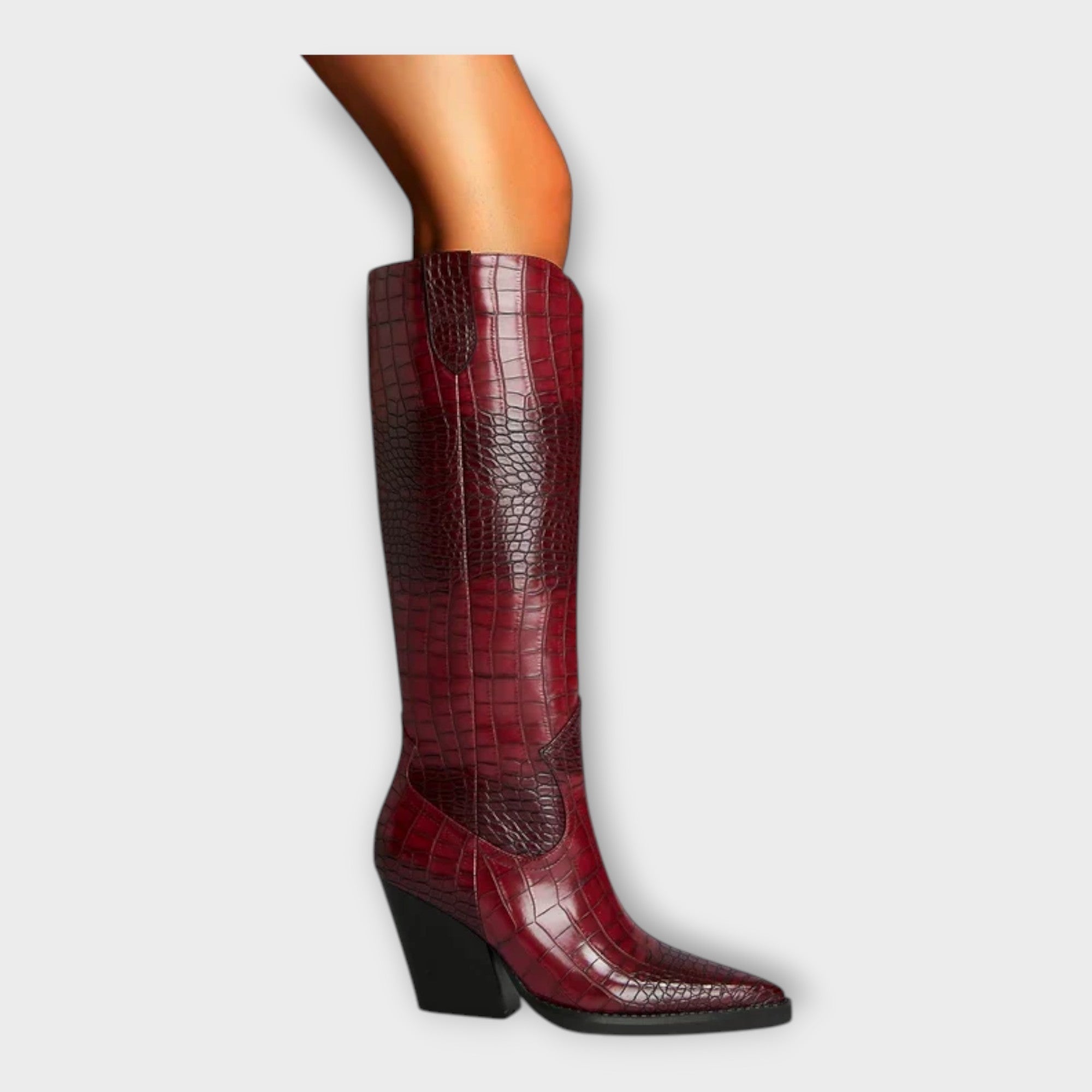 Botas con estampado de cocodrilo y tacón elegante