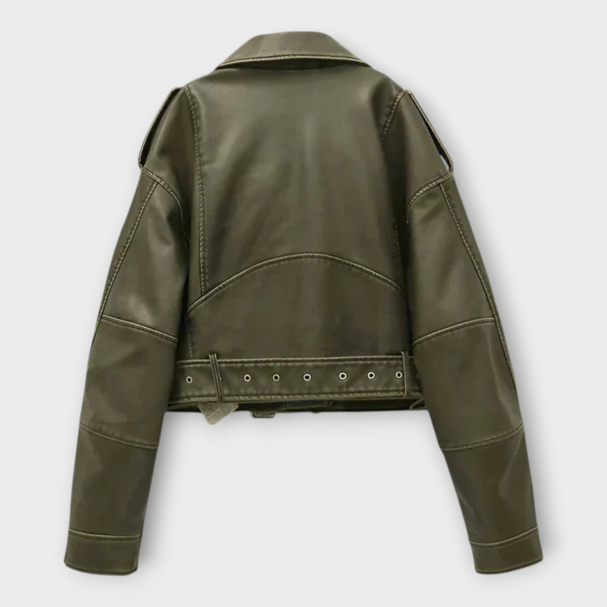 Moderna chaqueta corta de cuero con cinturón y estética sofisticada