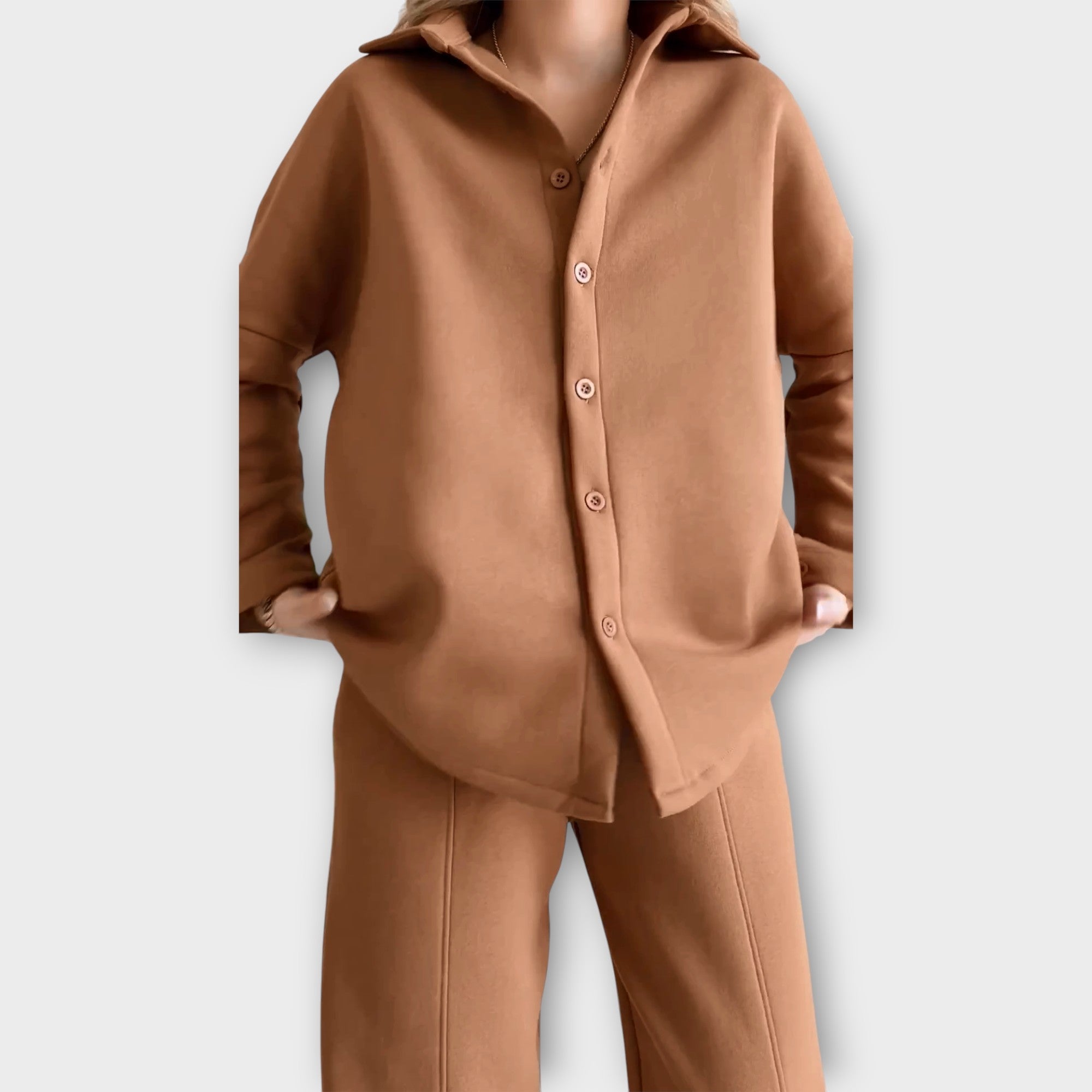 Conjunto con Botones y Línea Elegante