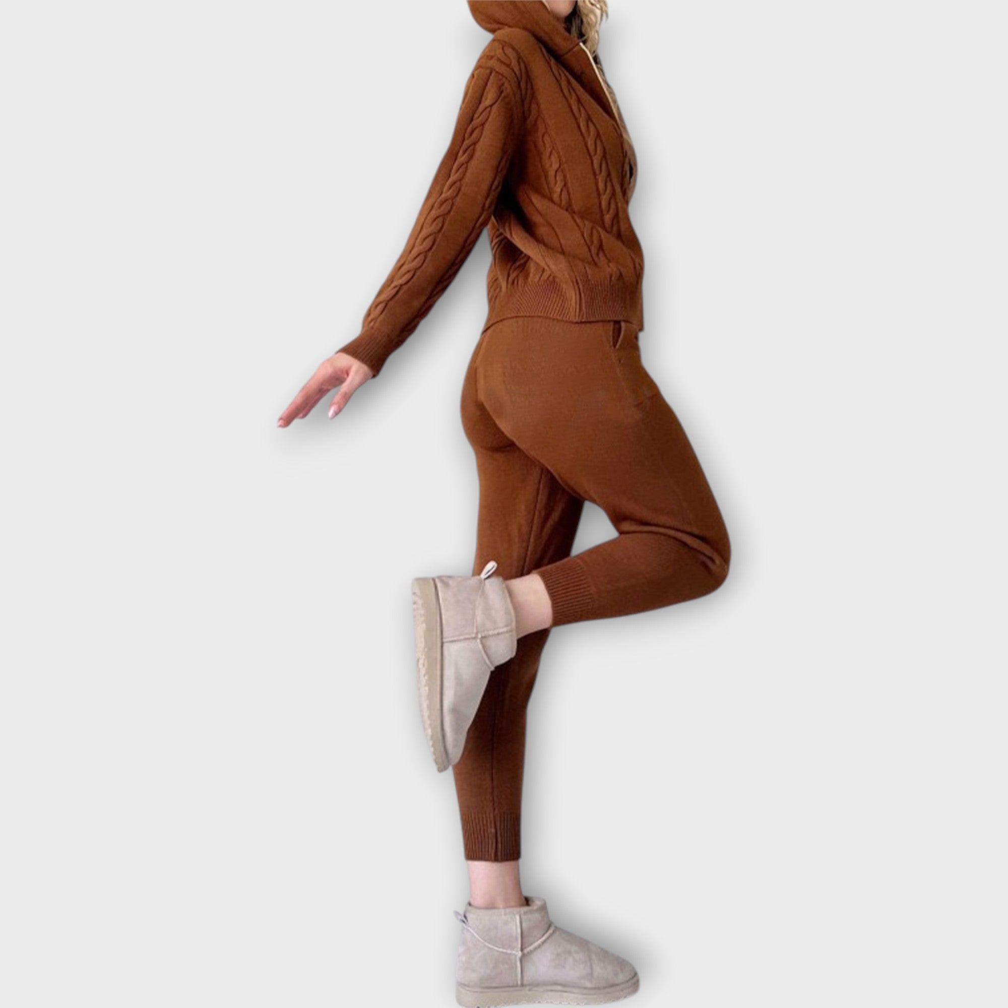 Conjunto de punto con capucha y chaqueta