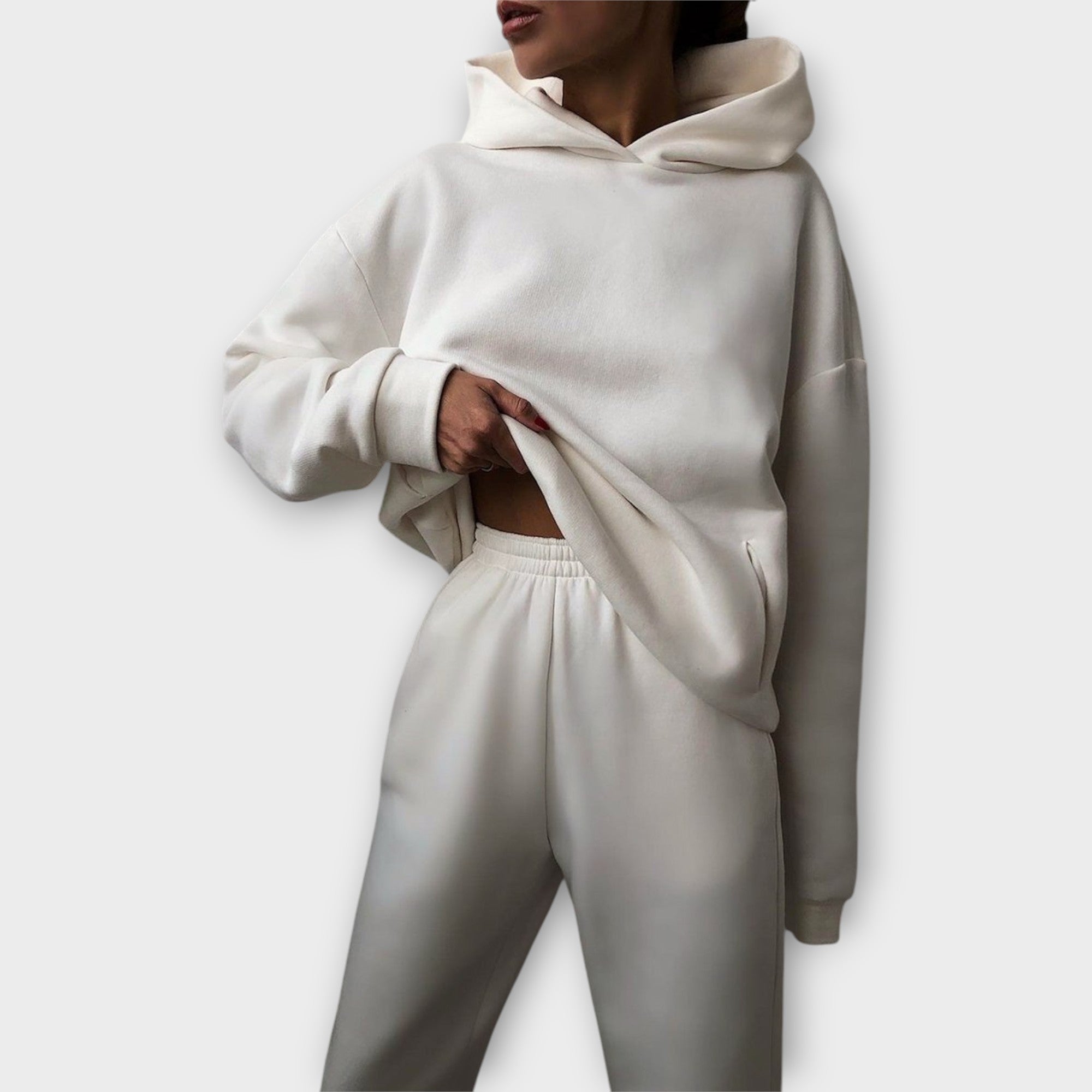 Conjunto con capucha y confort moderno