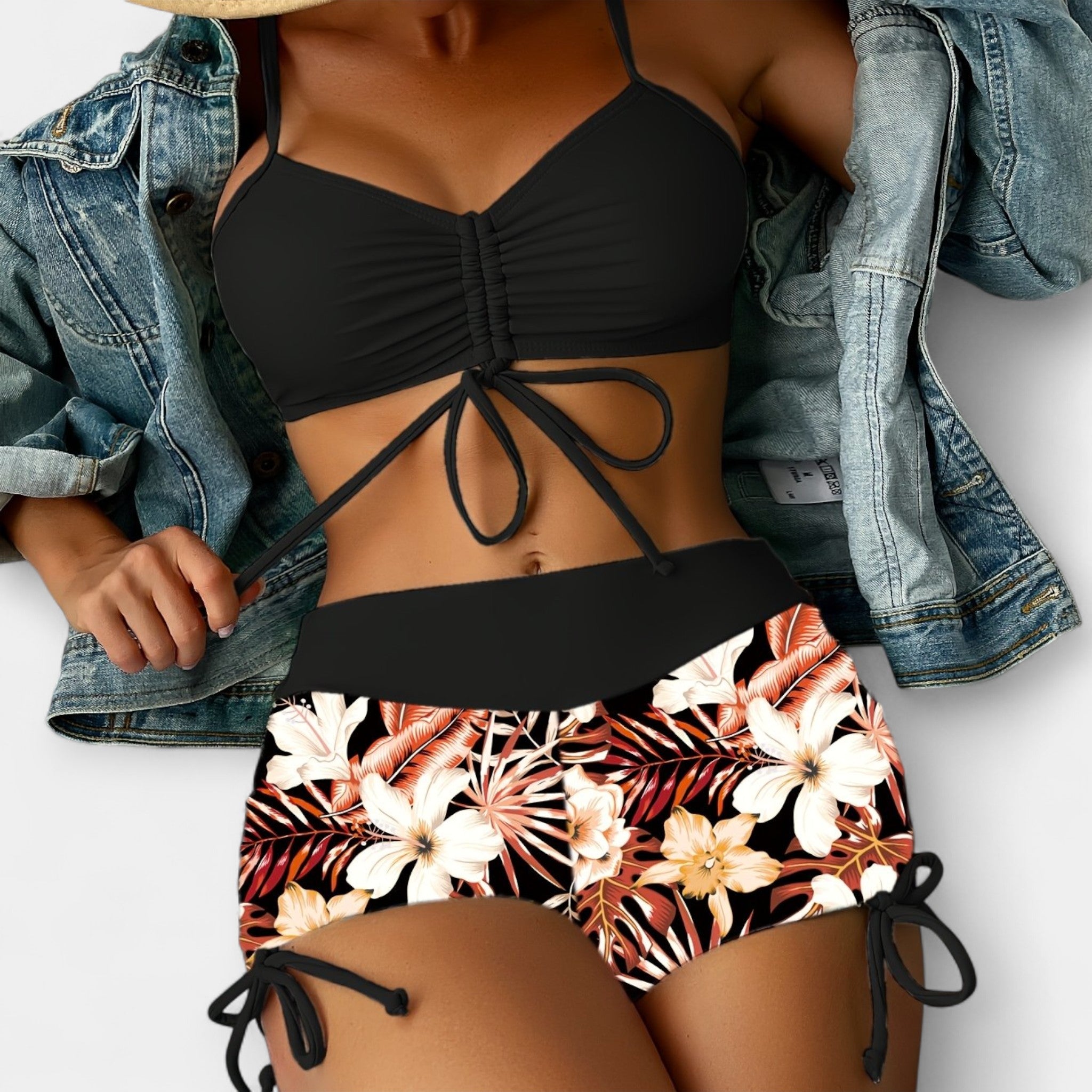 Bikini Tropical con Detalles Ajustables