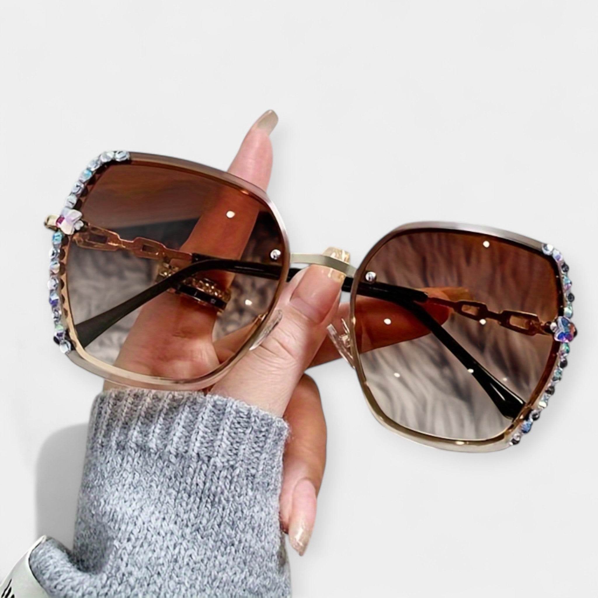 Gafas Modernas con Detalles Metálicos