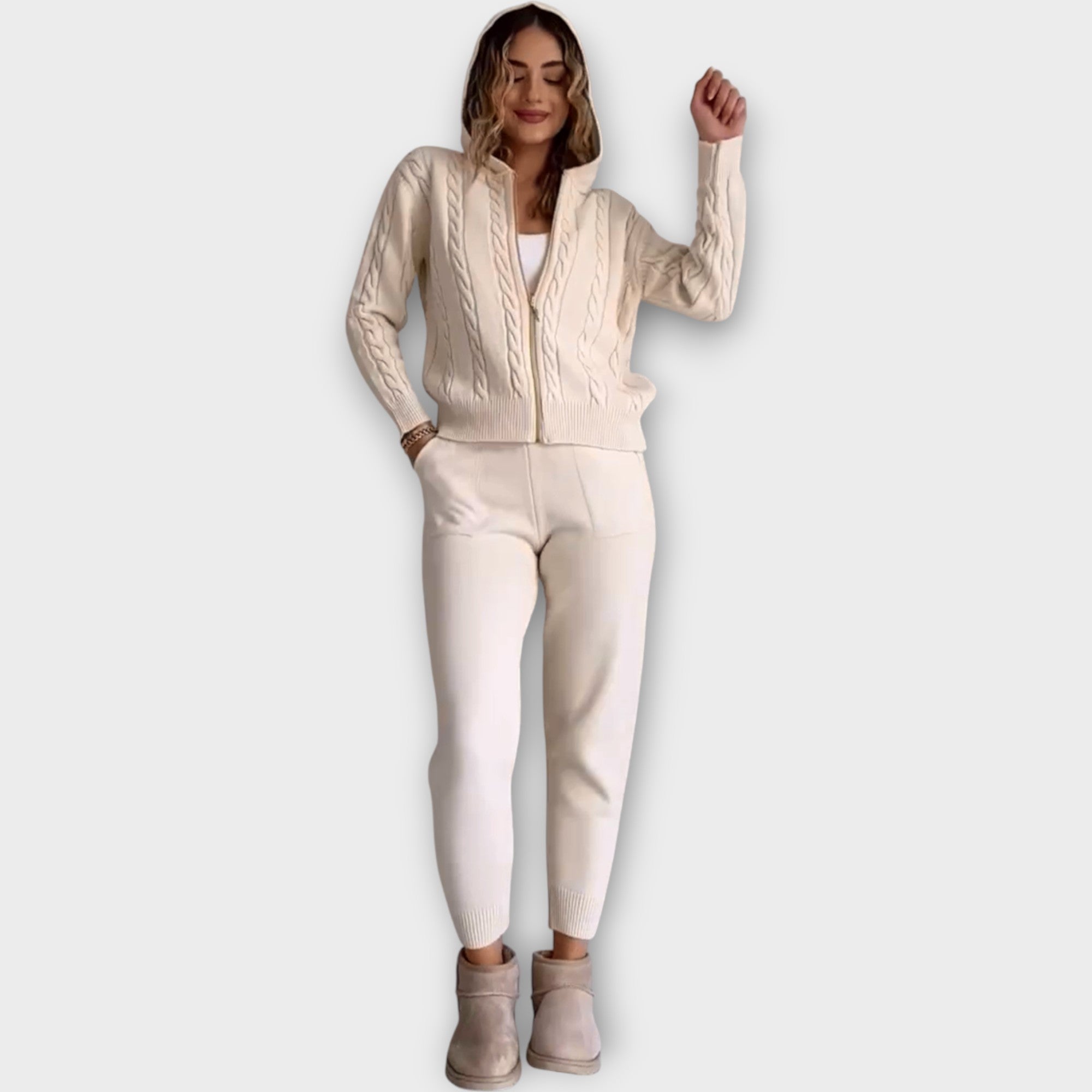 Conjunto de punto con capucha y chaqueta