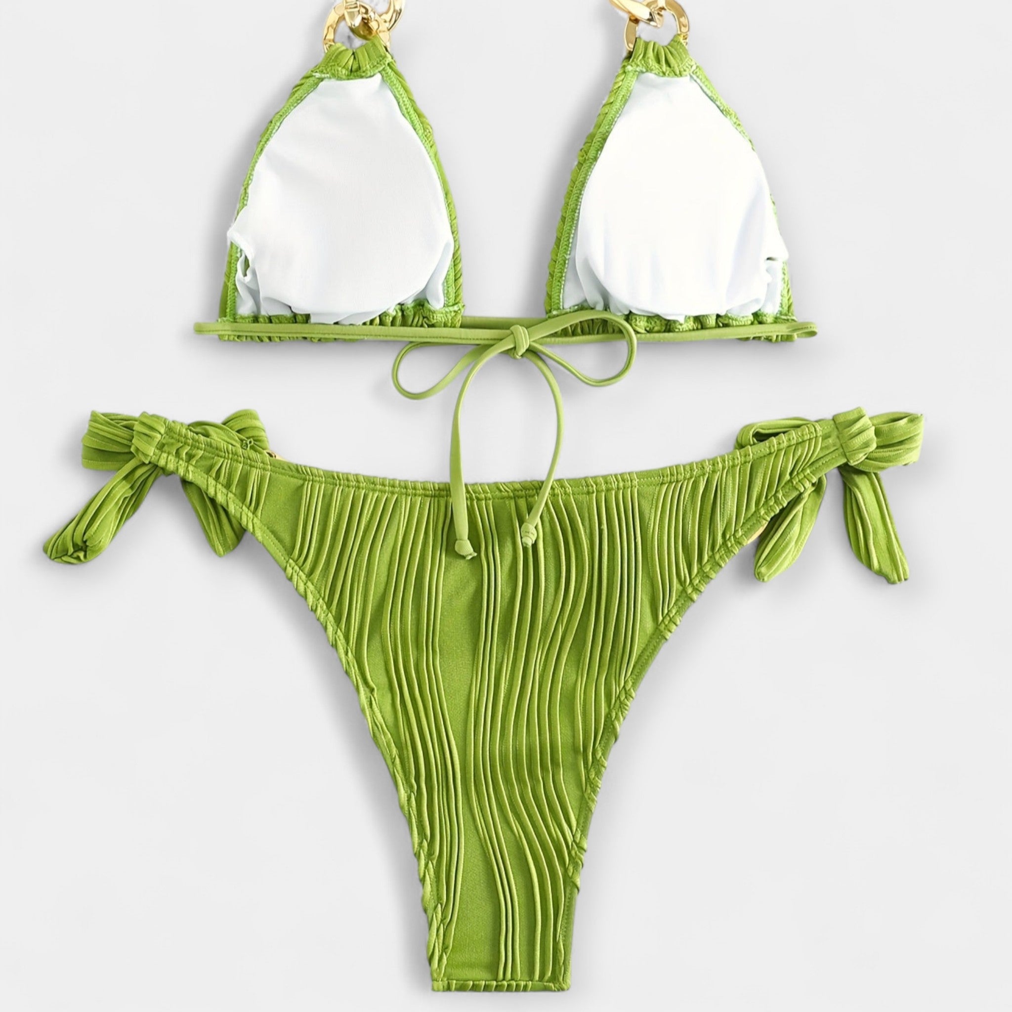 Bikini Moderno con Detalles Dorados