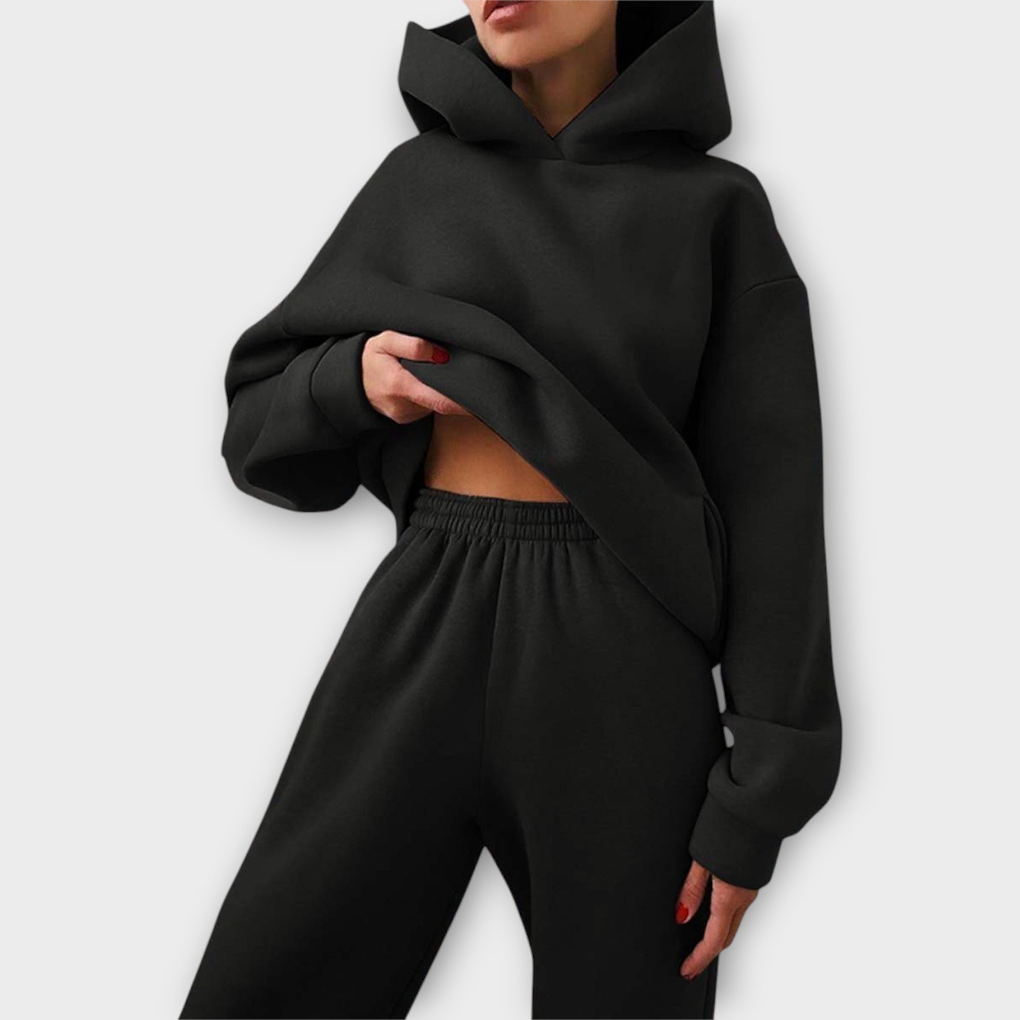 Conjunto con capucha y confort moderno